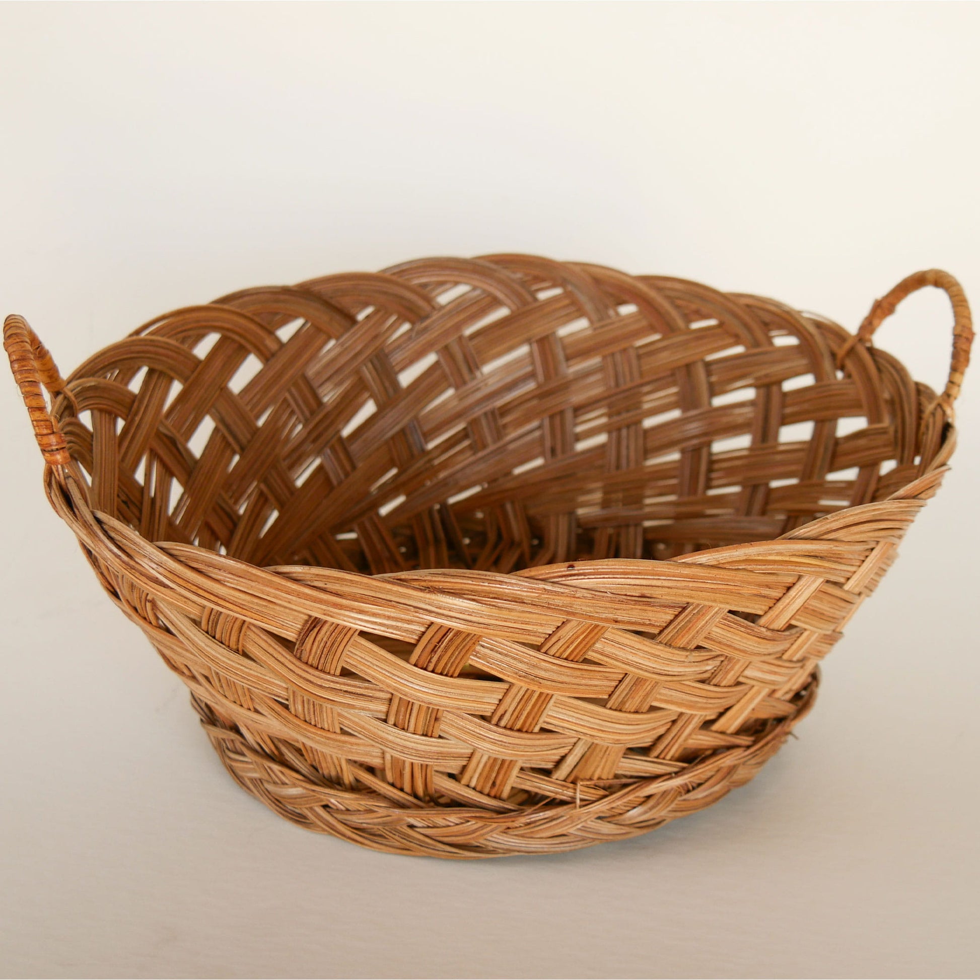 Vintage Round Rattan WIcker Basket with Handles, VIntage Farmhouse Basket Storage, Vintage Cottagecore Basket Decor, Vintage Cottage Basket Decor, Vintage Rattan Basket with Handles
