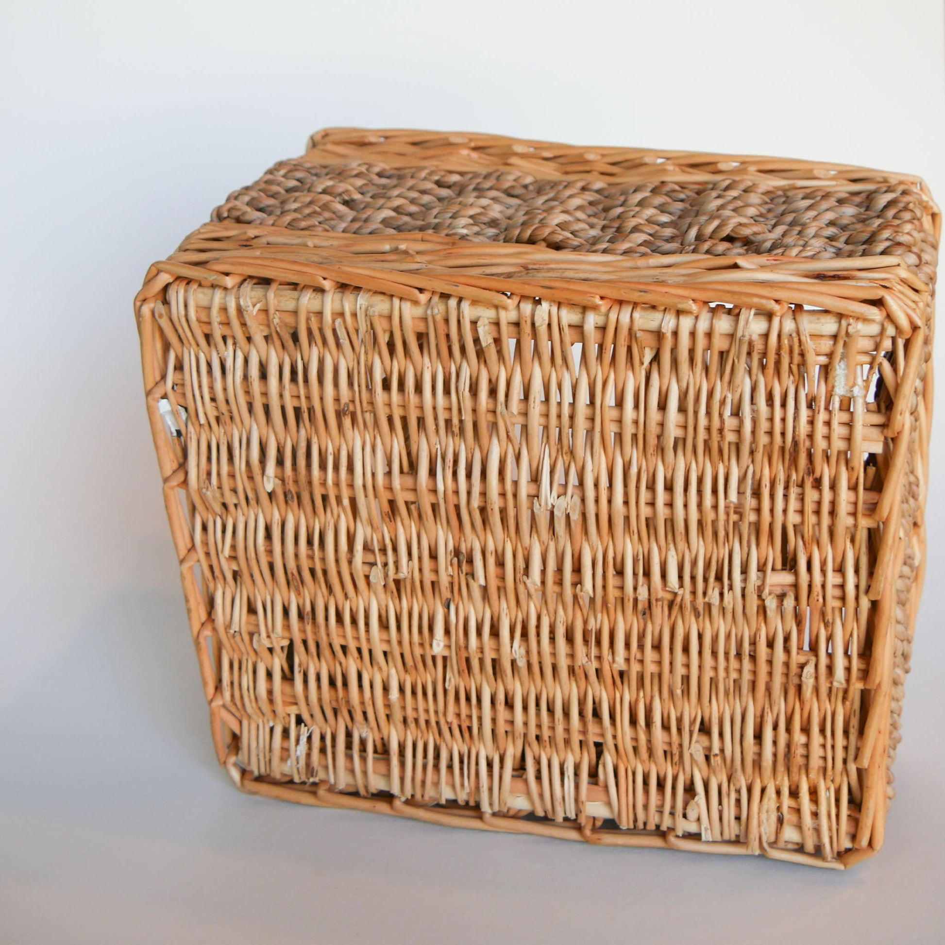 Rattan Wicker Silverware Caddy, Wicker Utensil Holder Vintage Farmhouse Dining Farmhouse Entertaining Decor Wicker Entertaining Decor