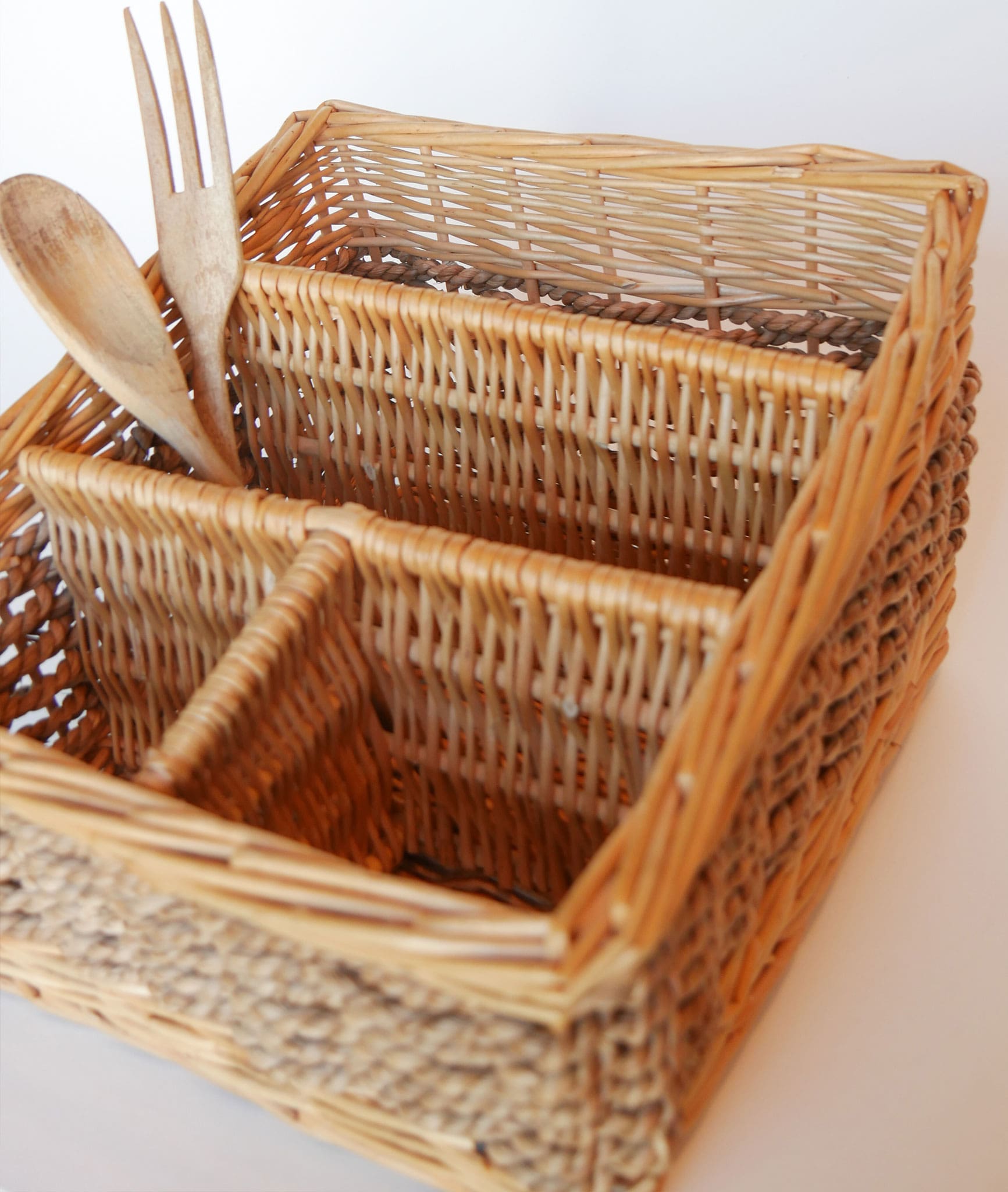 Rattan Wicker Silverware Caddy, Wicker Utensil Holder Vintage Farmhouse Dining Farmhouse Entertaining Decor Wicker Entertaining Decor