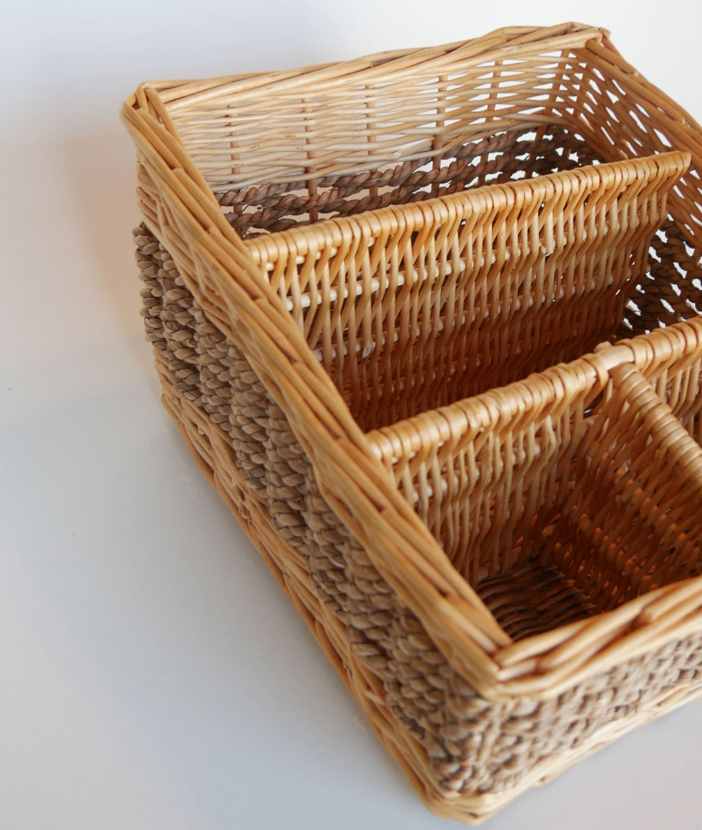 Rattan Wicker Silverware Caddy, Wicker Utensil Holder Vintage Farmhouse Dining Farmhouse Entertaining Decor Wicker Entertaining Decor
