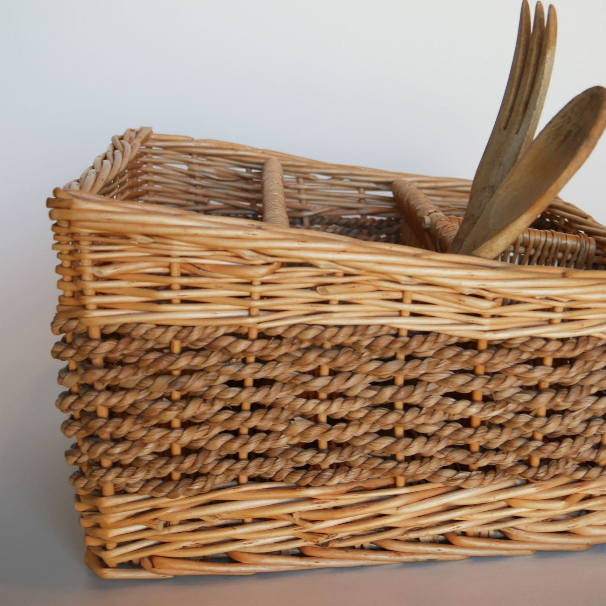 Rattan Wicker Silverware Caddy, Wicker Utensil Holder Vintage Farmhouse Dining Farmhouse Entertaining Decor Wicker Entertaining Decor