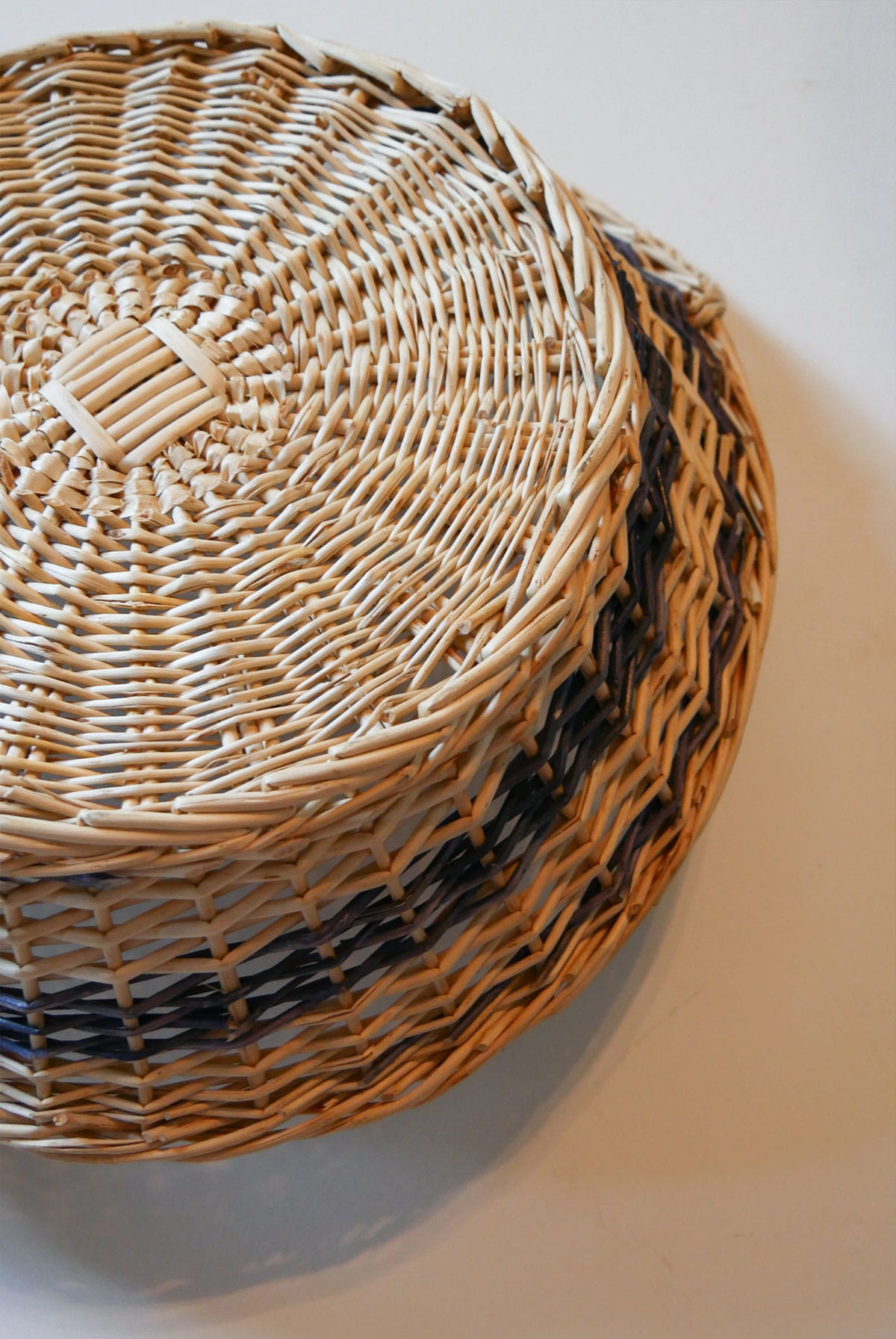 Round Blue Striped Wicker Tray with Handles, Vintage Wicker Basket, Vintage Basket Wall, Vintage Boho Basket Wall, Vintage Striped Basket Wall, Vintage Blue Stripe Basket