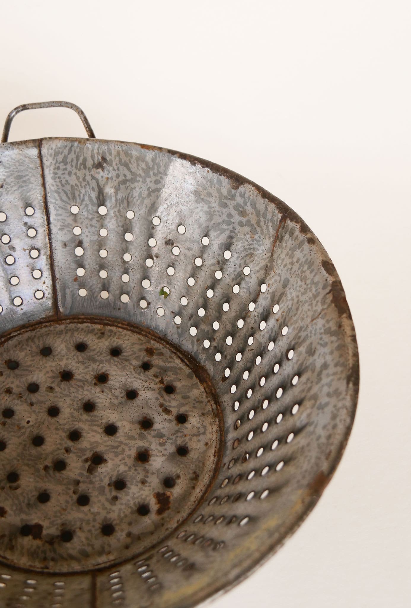 Vintage Round Metal Strainer with Pedestal Base, Vintage Farmhouse Kitchen Decor, Farmhouse Strainer, Primitive Strainer