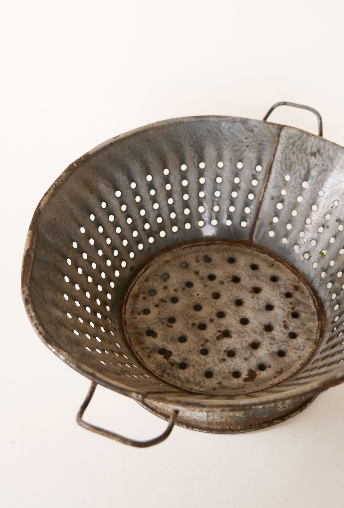 Vintage Round Metal Strainer with Pedestal Base, Vintage Farmhouse Kitchen Decor, Farmhouse Strainer, Primitive Strainer