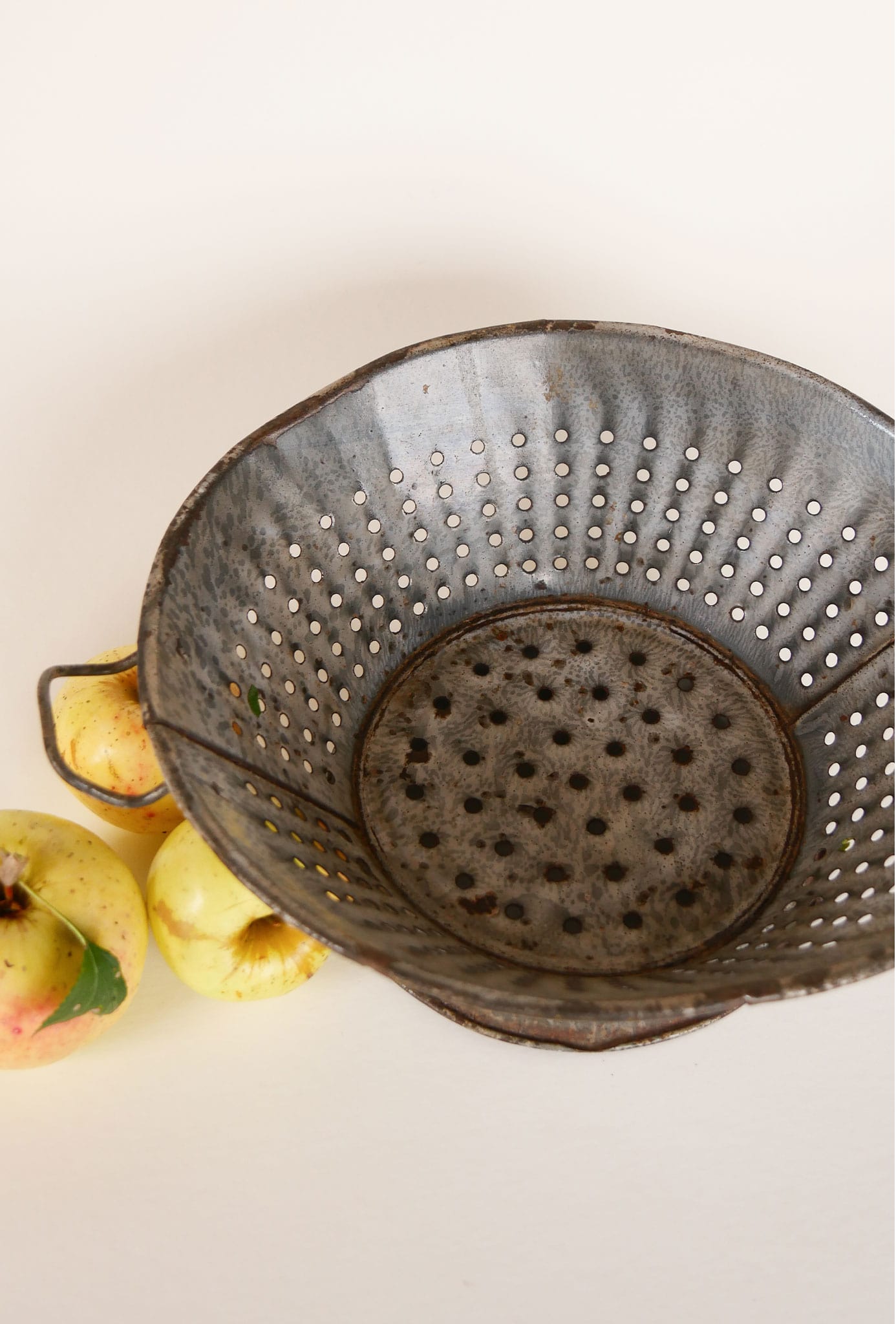Vintage Round Metal Strainer with Pedestal Base, Vintage Farmhouse Kitchen Decor, Farmhouse Strainer, Primitive Strainer
