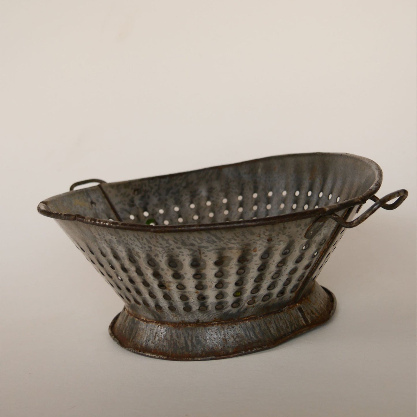 Vintage Round Metal Strainer with Pedestal Base, Vintage Farmhouse Kitchen Decor, Farmhouse Strainer, Primitive Strainer