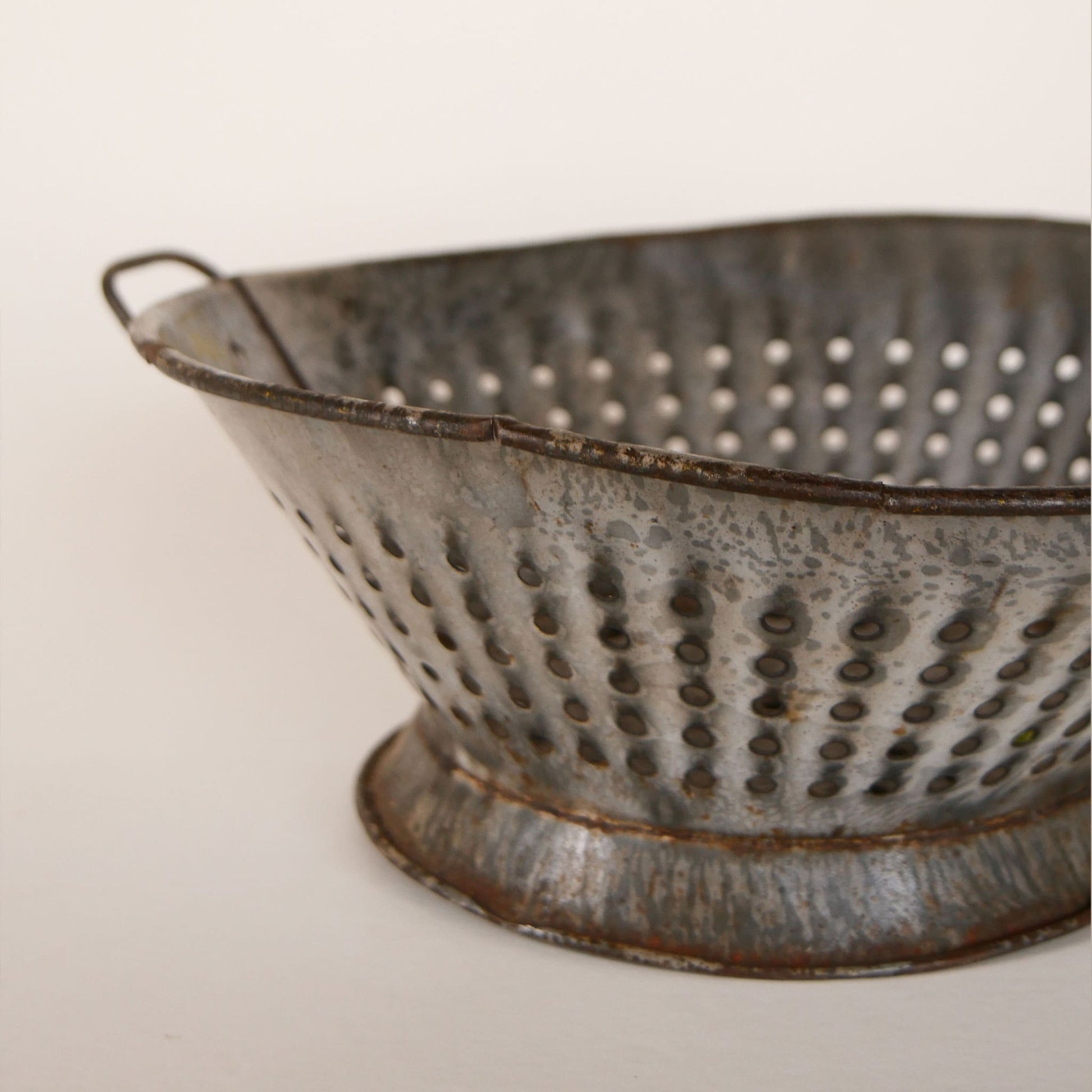 Vintage Round Metal Strainer with Pedestal Base, Vintage Farmhouse Kitchen Decor, Farmhouse Strainer, Primitive Strainer