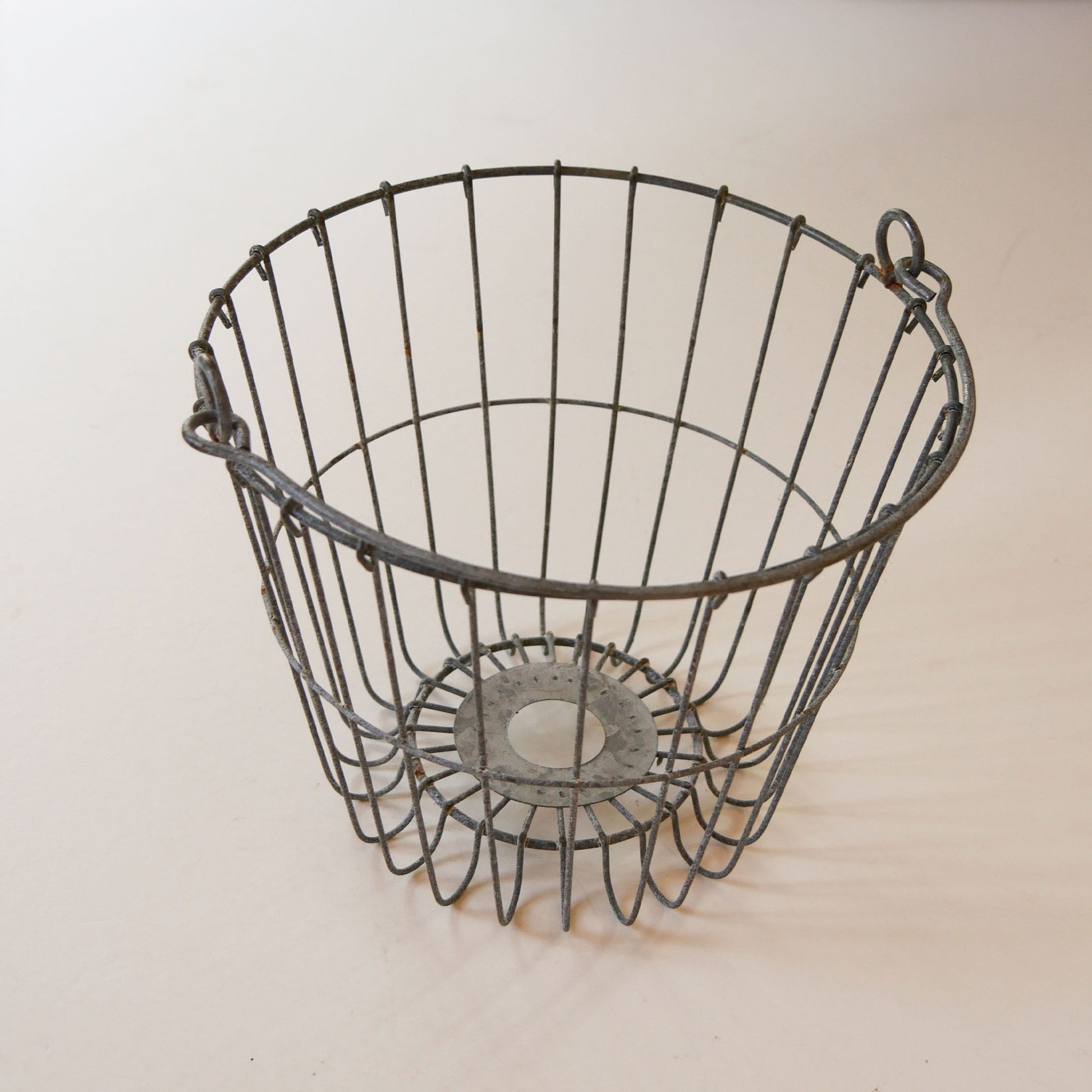 Vintage Rustic Wire Basket with Handle, Primitive Wire Basket, Vintage Wire Basket, Egg Gathering Basket, Vintage Egg Basket, Vintage Wire Basket, Farmhouse Basket, Vintage Farmhouse Decor, Vintage Farmhouse Kitchen