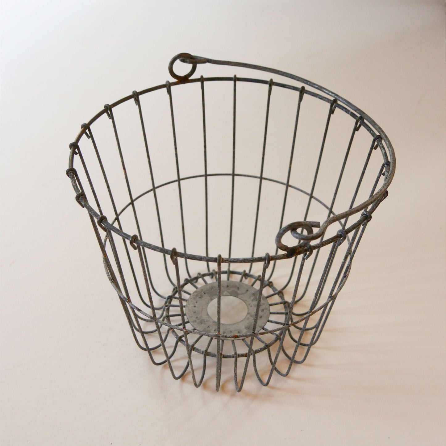 Vintage Rustic Wire Basket with Handle, Primitive Wire Basket, Vintage Wire Basket, Egg Gathering Basket, Vintage Egg Basket, Vintage Wire Basket, Farmhouse Basket, Vintage Farmhouse Decor, Vintage Farmhouse Kitchen