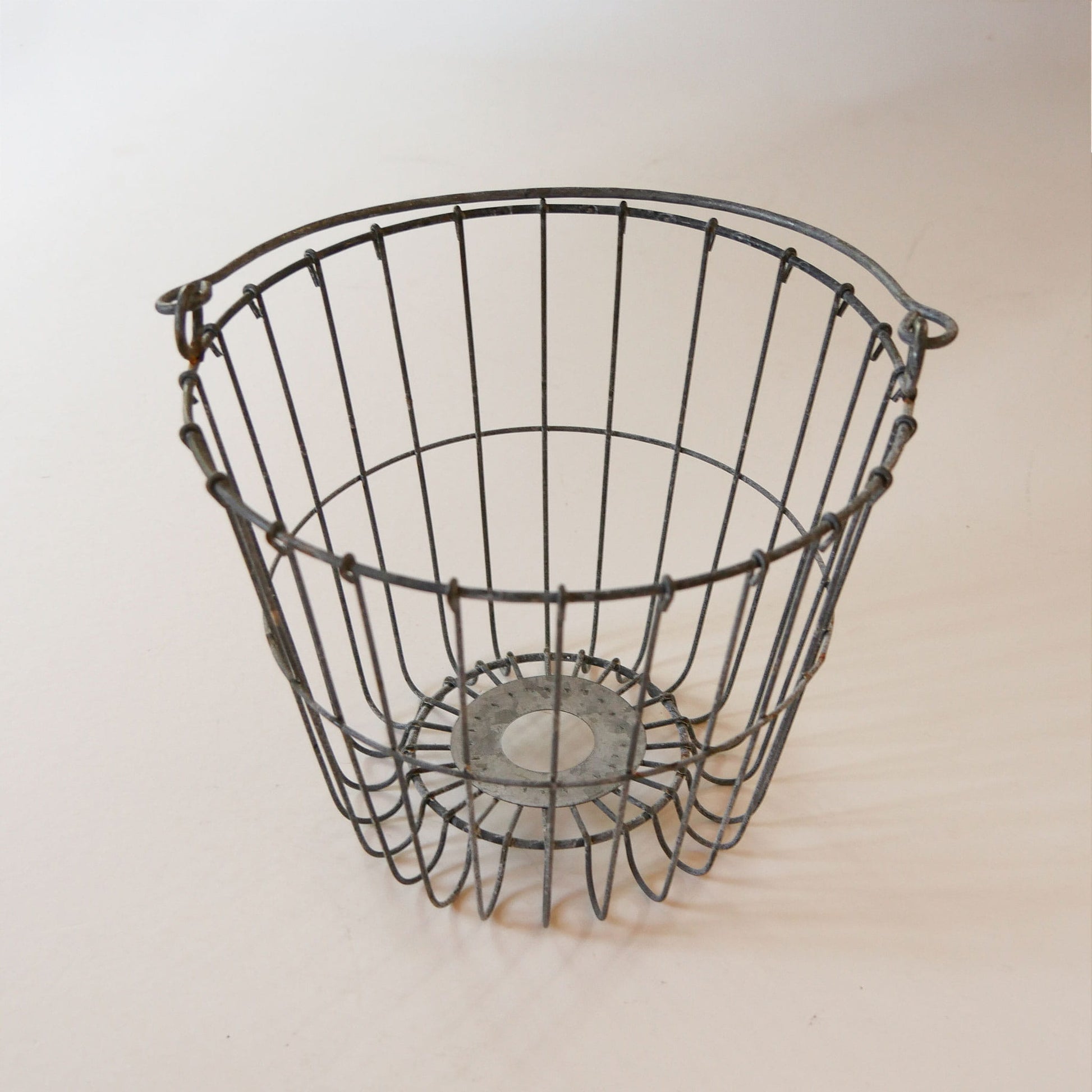 Vintage Rustic Wire Basket with Handle, Primitive Wire Basket, Vintage Wire Basket, Egg Gathering Basket, Vintage Egg Basket, Vintage Wire Basket, Farmhouse Basket, Vintage Farmhouse Decor, Vintage Farmhouse Kitchen