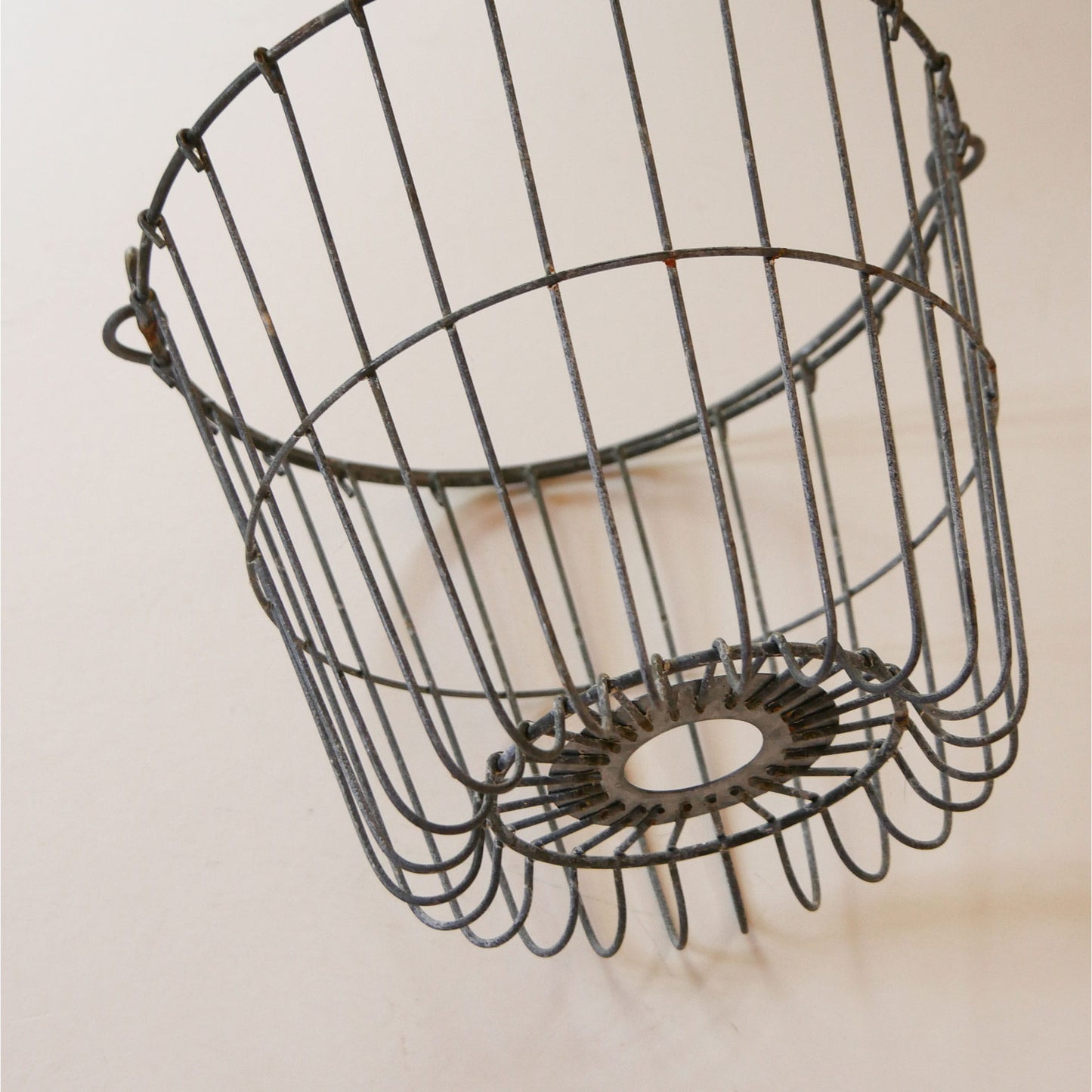 Vintage Rustic Wire Basket with Handle, Primitive Wire Basket, Vintage Wire Basket, Egg Gathering Basket, Vintage Egg Basket, Vintage Wire Basket, Farmhouse Basket, Vintage Farmhouse Decor, Vintage Farmhouse Kitchen