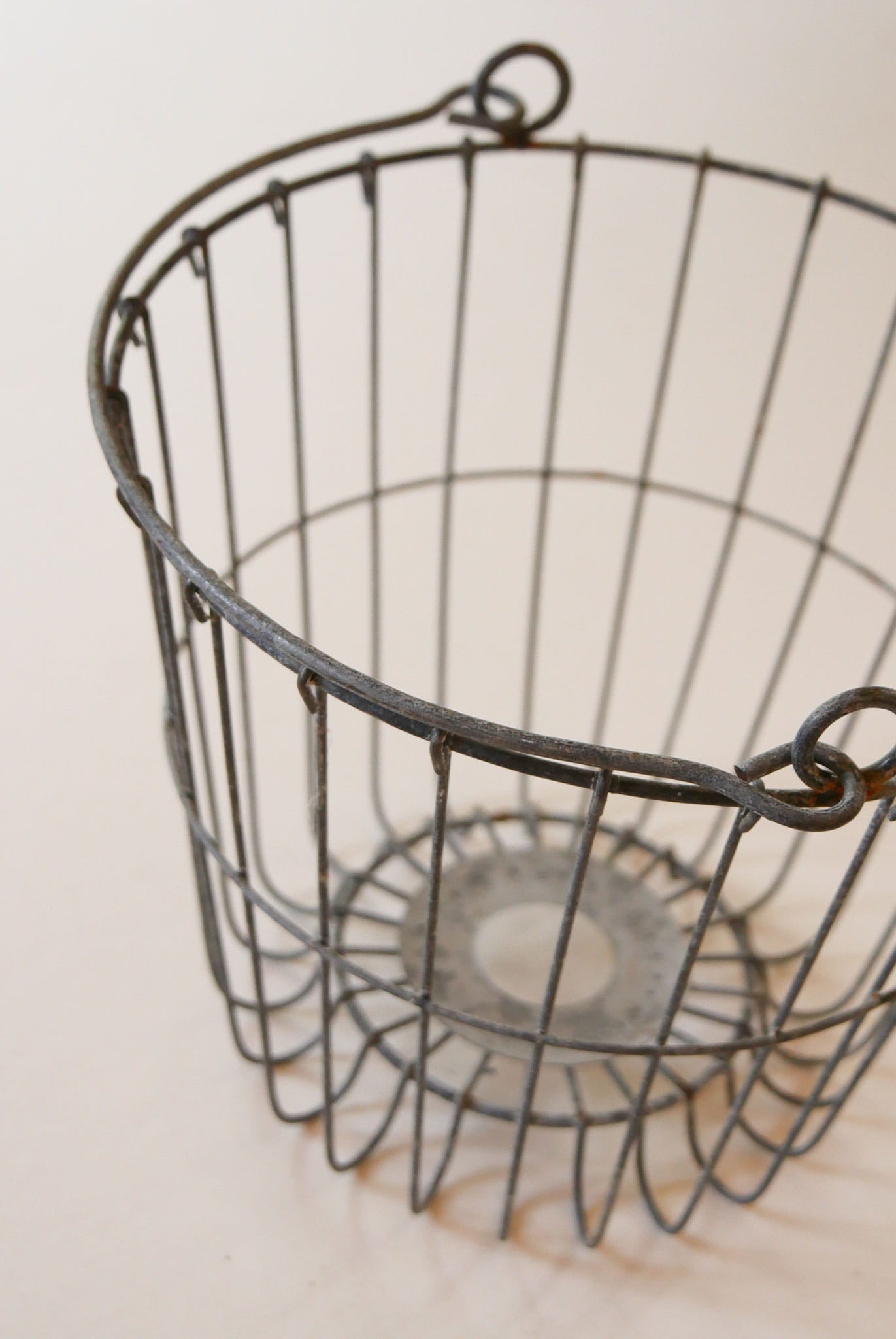 Vintage Rustic Wire Basket with Handle, Primitive Wire Basket, Vintage Wire Basket, Egg Gathering Basket, Vintage Egg Basket, Vintage Wire Basket, Farmhouse Basket, Vintage Farmhouse Decor, Vintage Farmhouse Kitchen