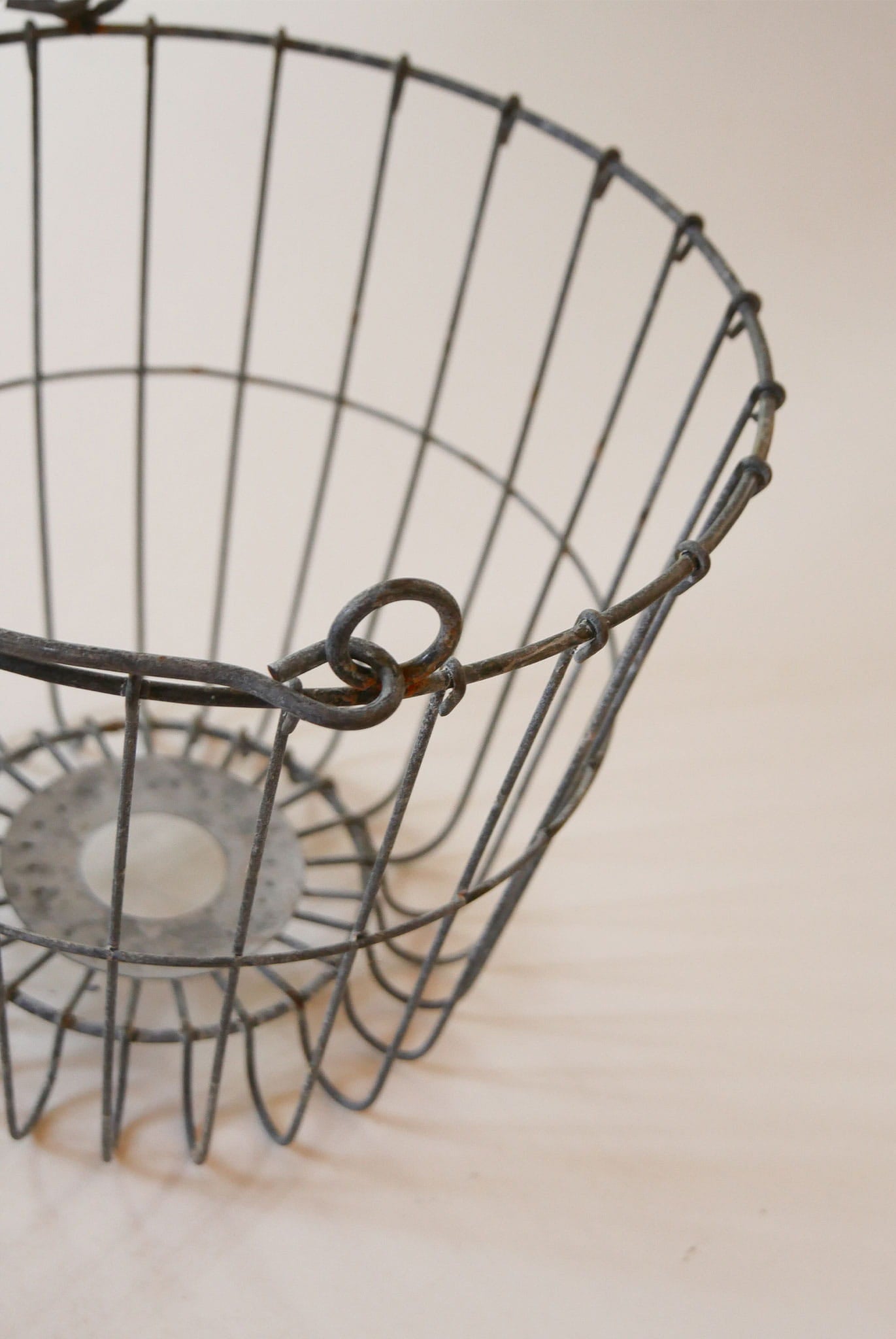 Vintage Rustic Wire Basket with Handle, Primitive Wire Basket, Vintage Wire Basket, Egg Gathering Basket, Vintage Egg Basket, Vintage Wire Basket, Farmhouse Basket, Vintage Farmhouse Decor, Vintage Farmhouse Kitchen