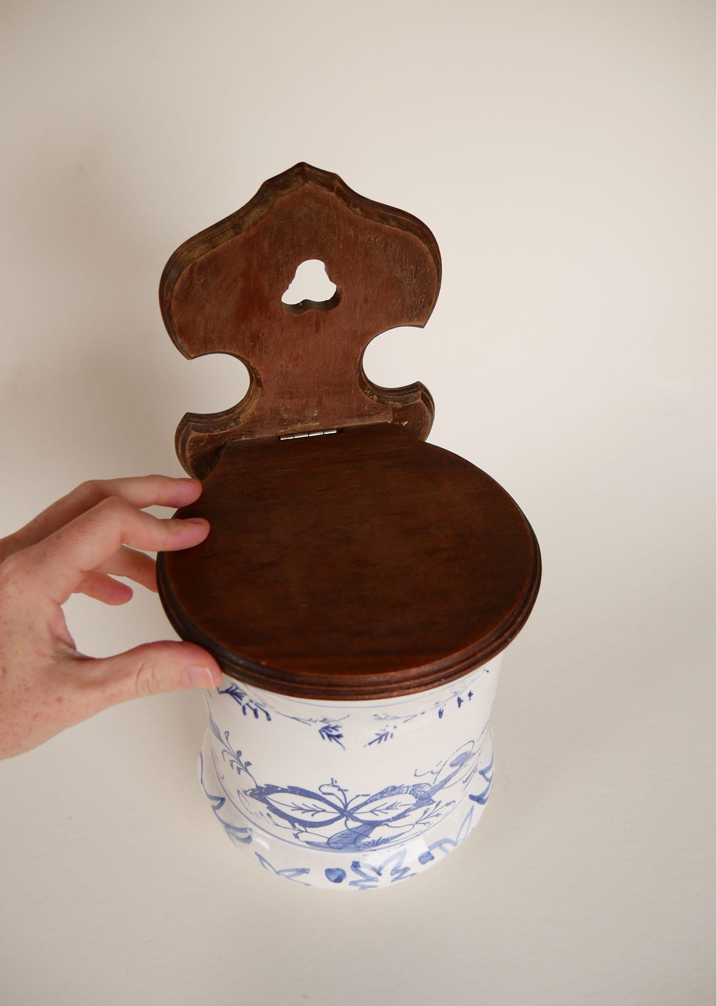 Vintage Blue and White Salt Box, Blue Onion Salt Box, Vintage Salt Box, Vintage Salt Cellar