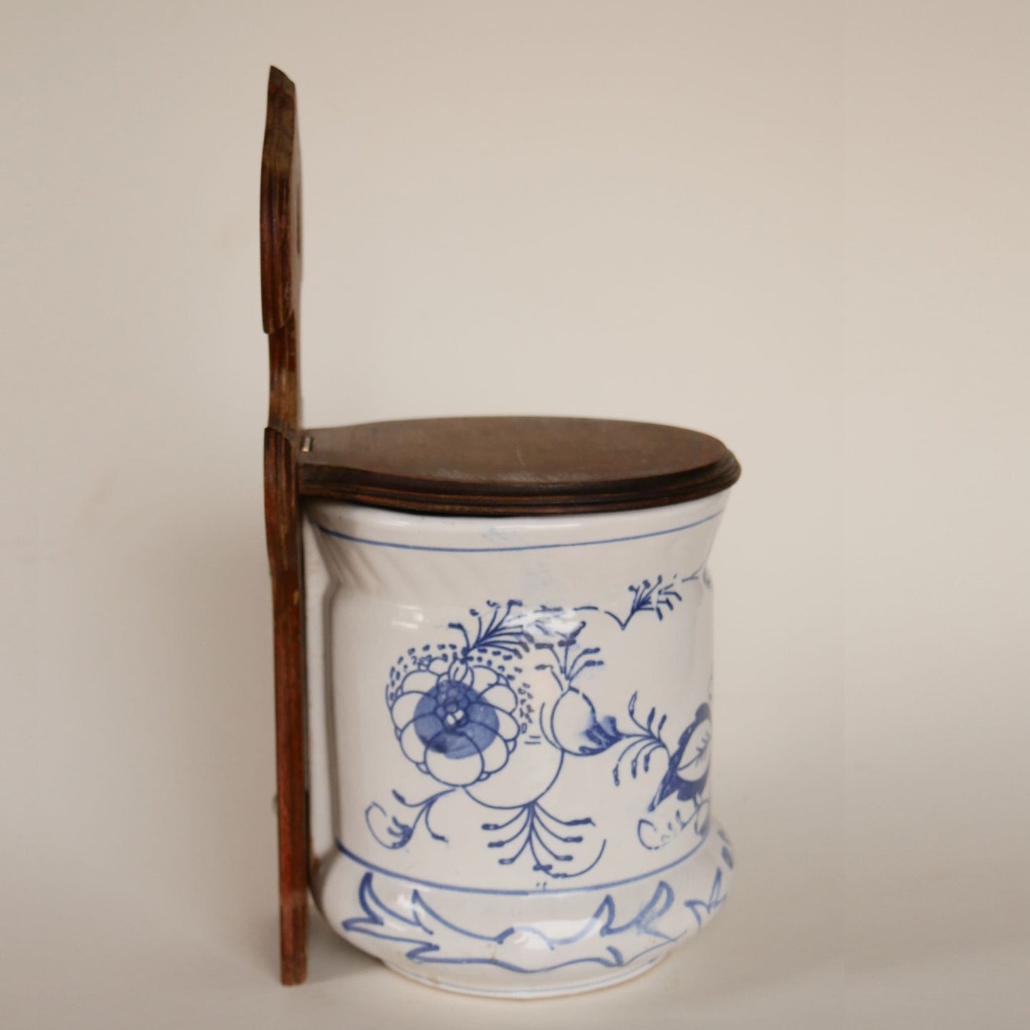 Vintage Blue and White Salt Box, Blue Onion Salt Box, Vintage Salt Box, Vintage Salt Cellar