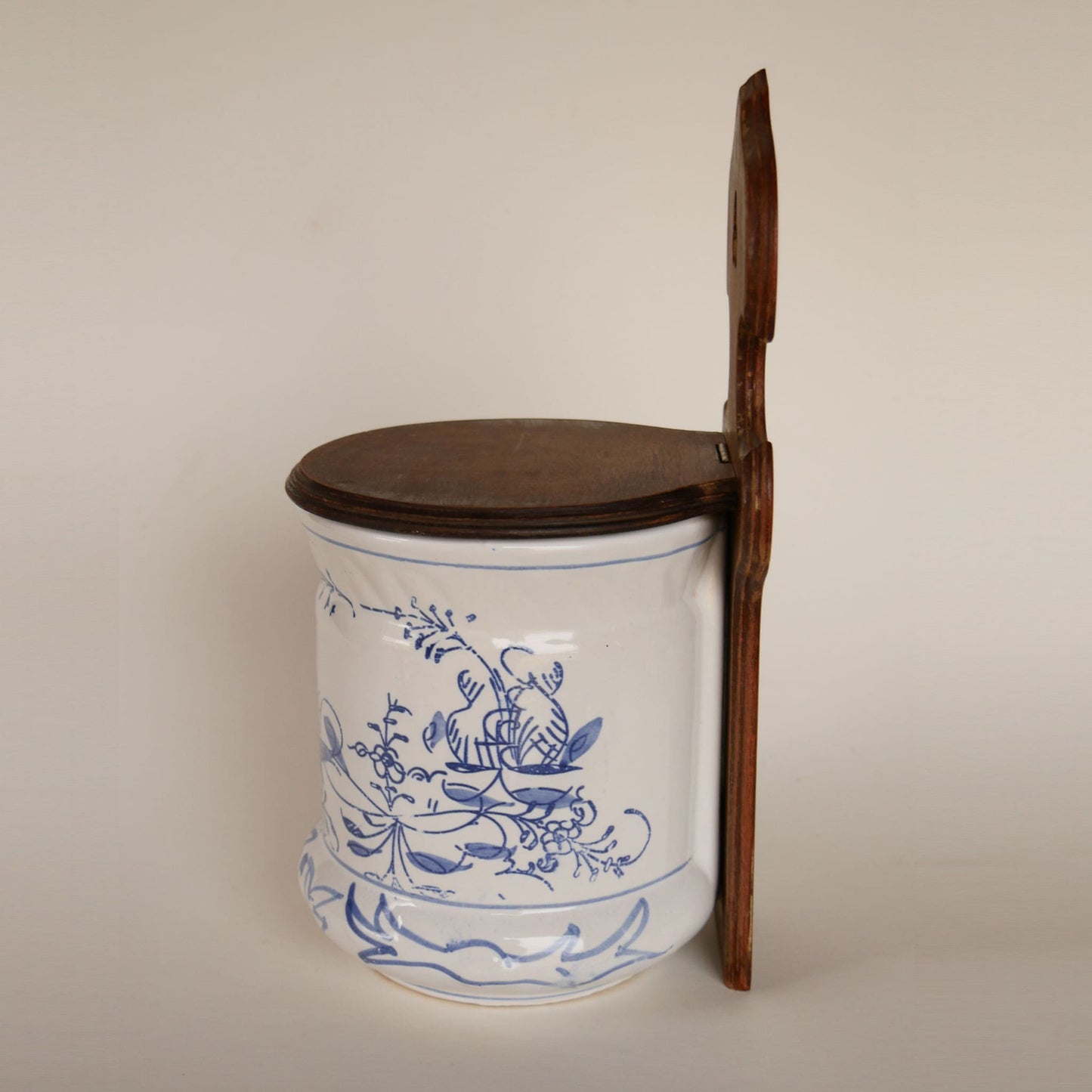 Vintage Blue and White Salt Box, Blue Onion Salt Box, Vintage Salt Box, Vintage Salt Cellar