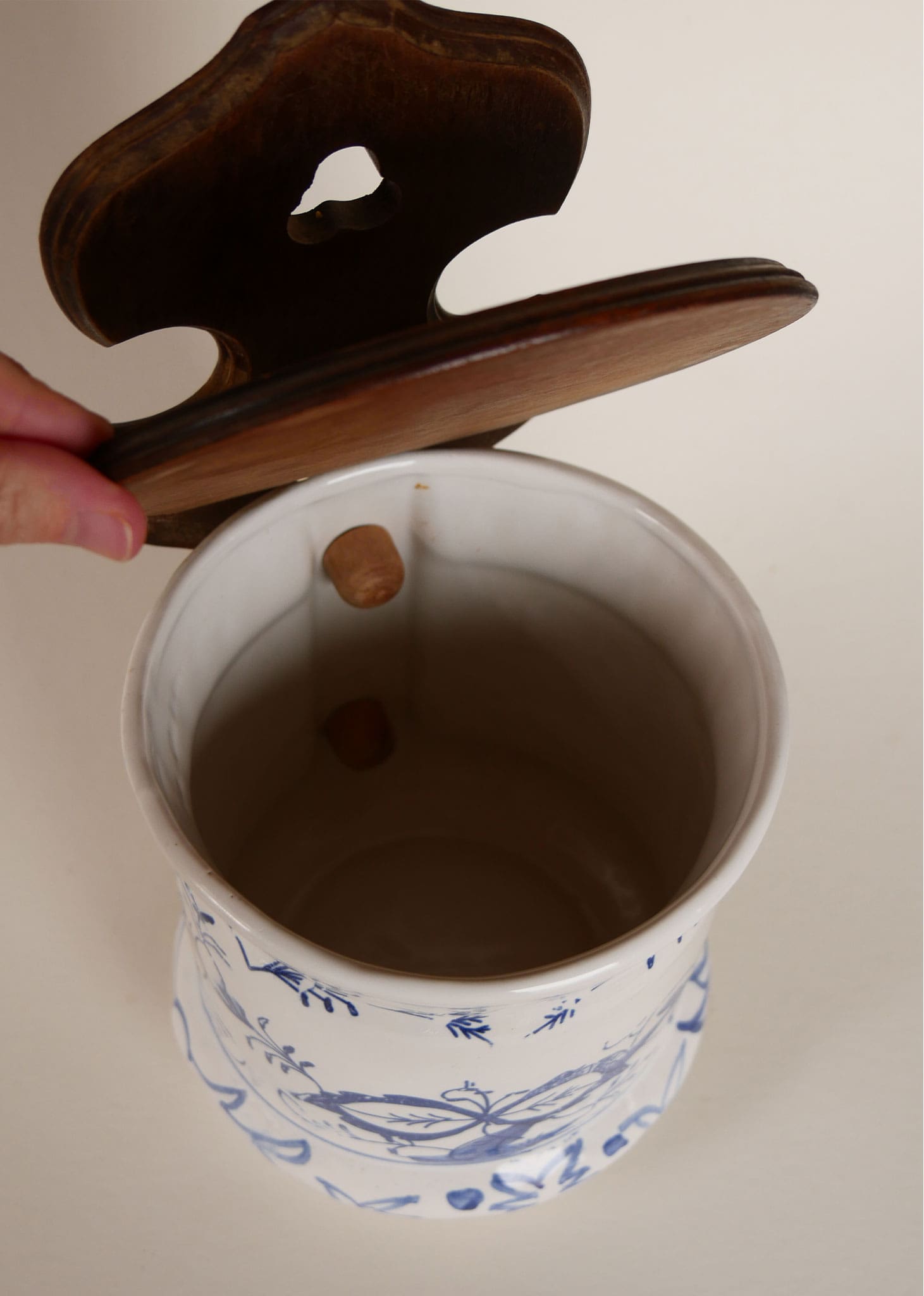 Vintage Blue and White Salt Box, Blue Onion Salt Box, Vintage Salt Box, Vintage Salt Cellar