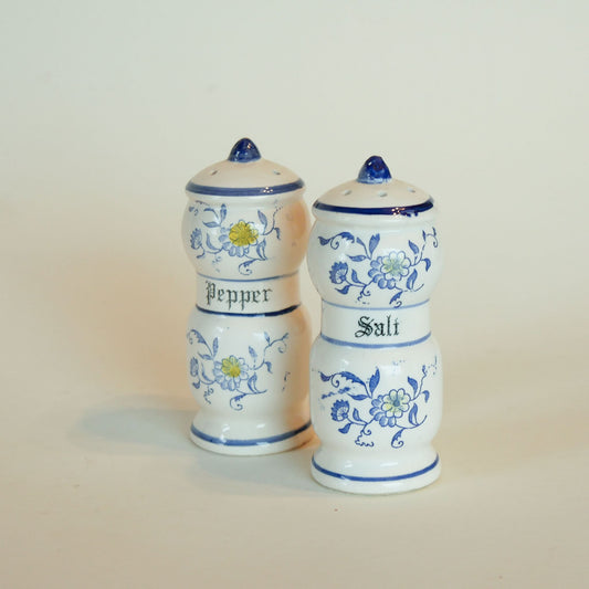 Vintage Set of Blue Onion Salt and Pepper Shakers, Vintage Delft Shakers