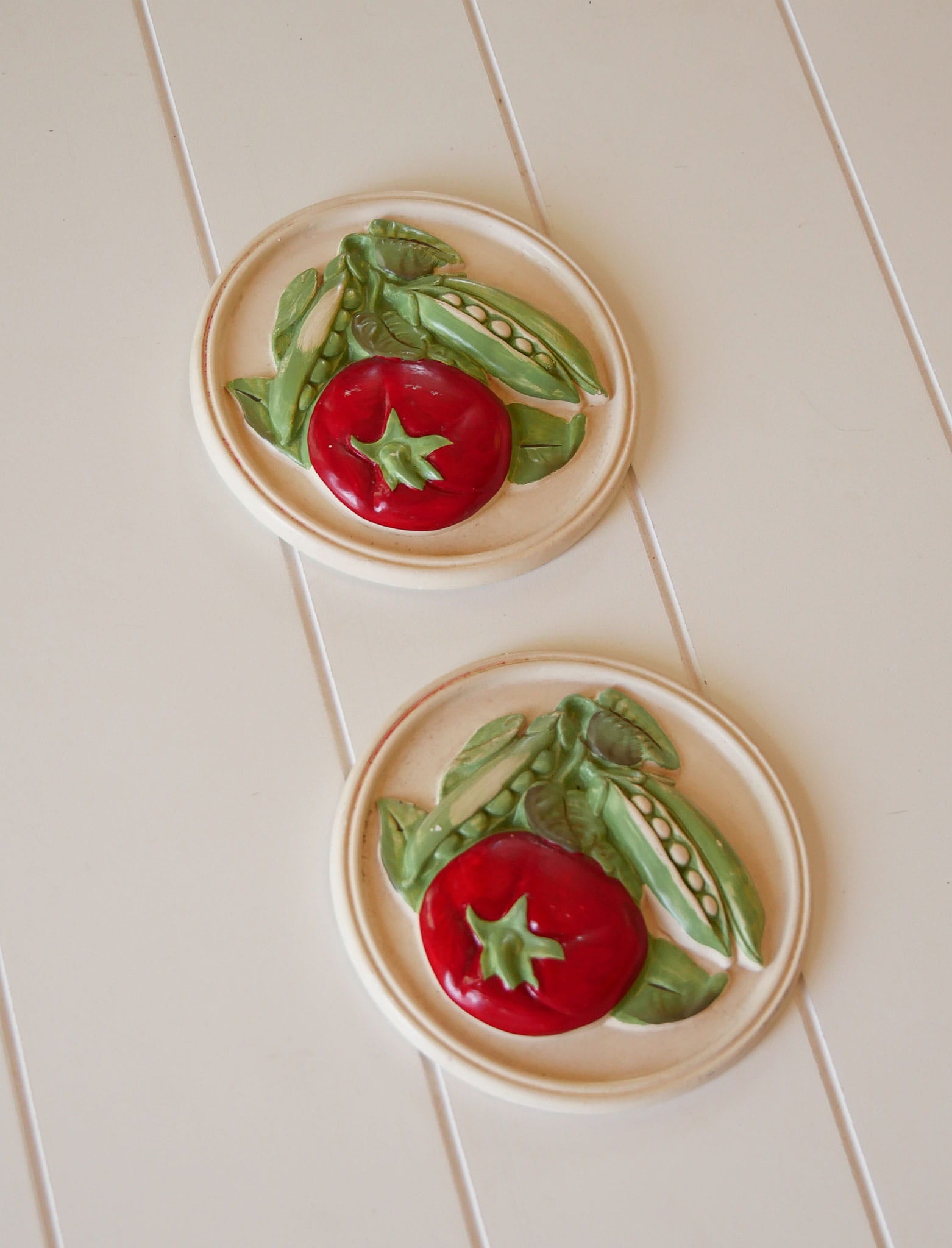 VIntage Tomato & Peas Chalk Wall Plaque, Vintage Fruit Chalk, Vintage Vegetable Chalk, Vintage Kitchen Decor, Chalk Plaque, Vintage Chalk Art, Vintage Retro Kitchen Decor