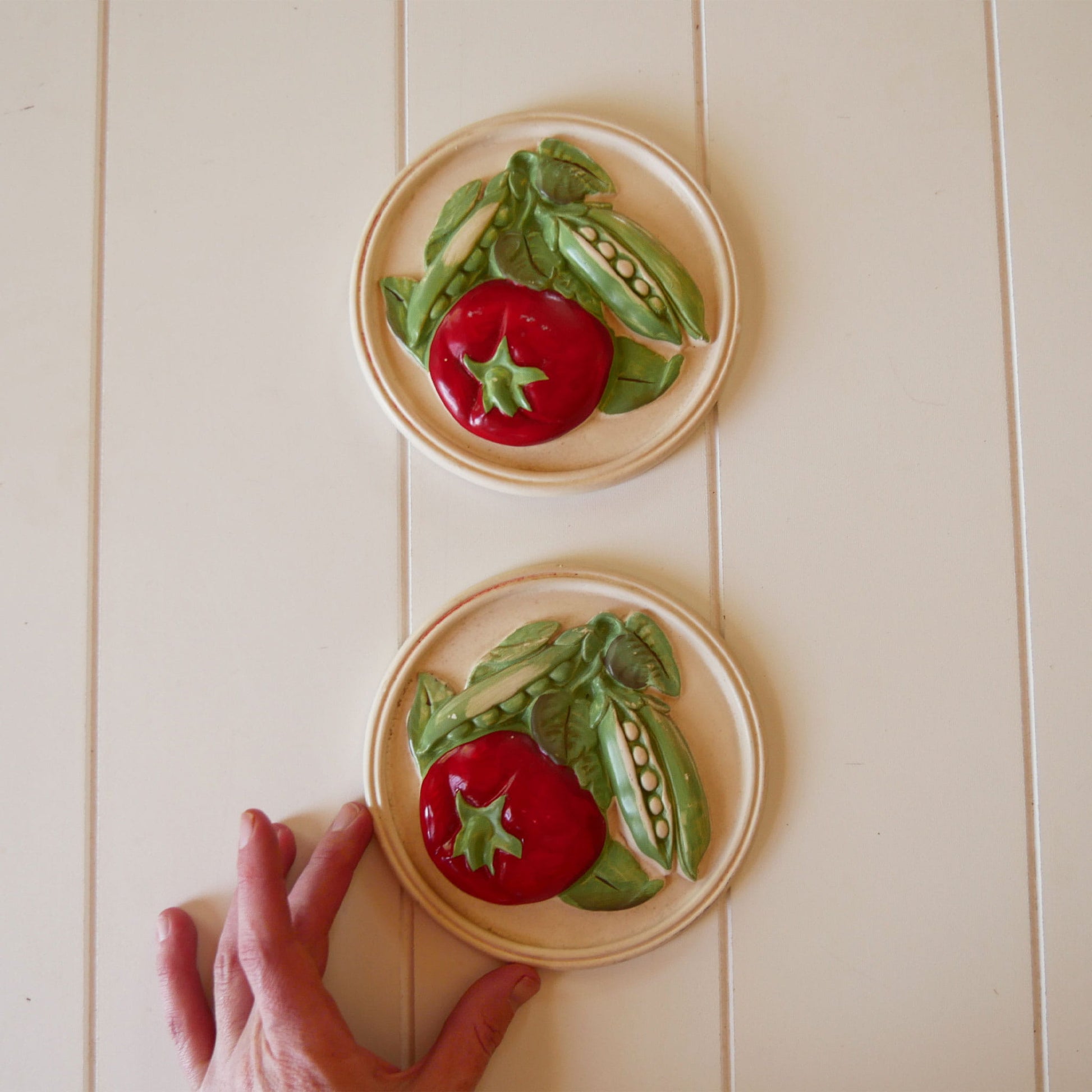 VIntage Tomato & Peas Chalk Wall Plaque, Vintage Fruit Chalk, Vintage Vegetable Chalk, Vintage Kitchen Decor, Chalk Plaque, Vintage Chalk Art, Vintage Retro Kitchen Decor