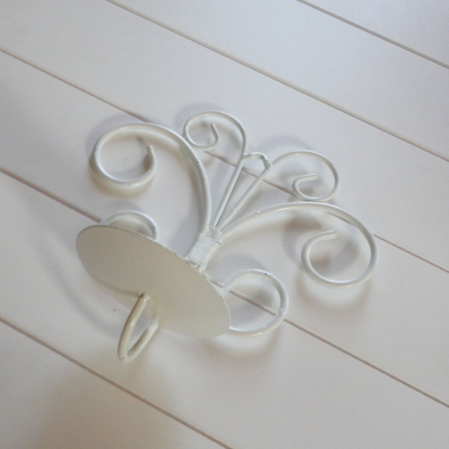 Vintage White Metal Wall Sconce, Cottagecore Wall Sconce, Cottage Wall Sconce, Vintage White Metal Wall Decor, Vintage Wall Mounted Plant Holder, Vintage Wall Decor