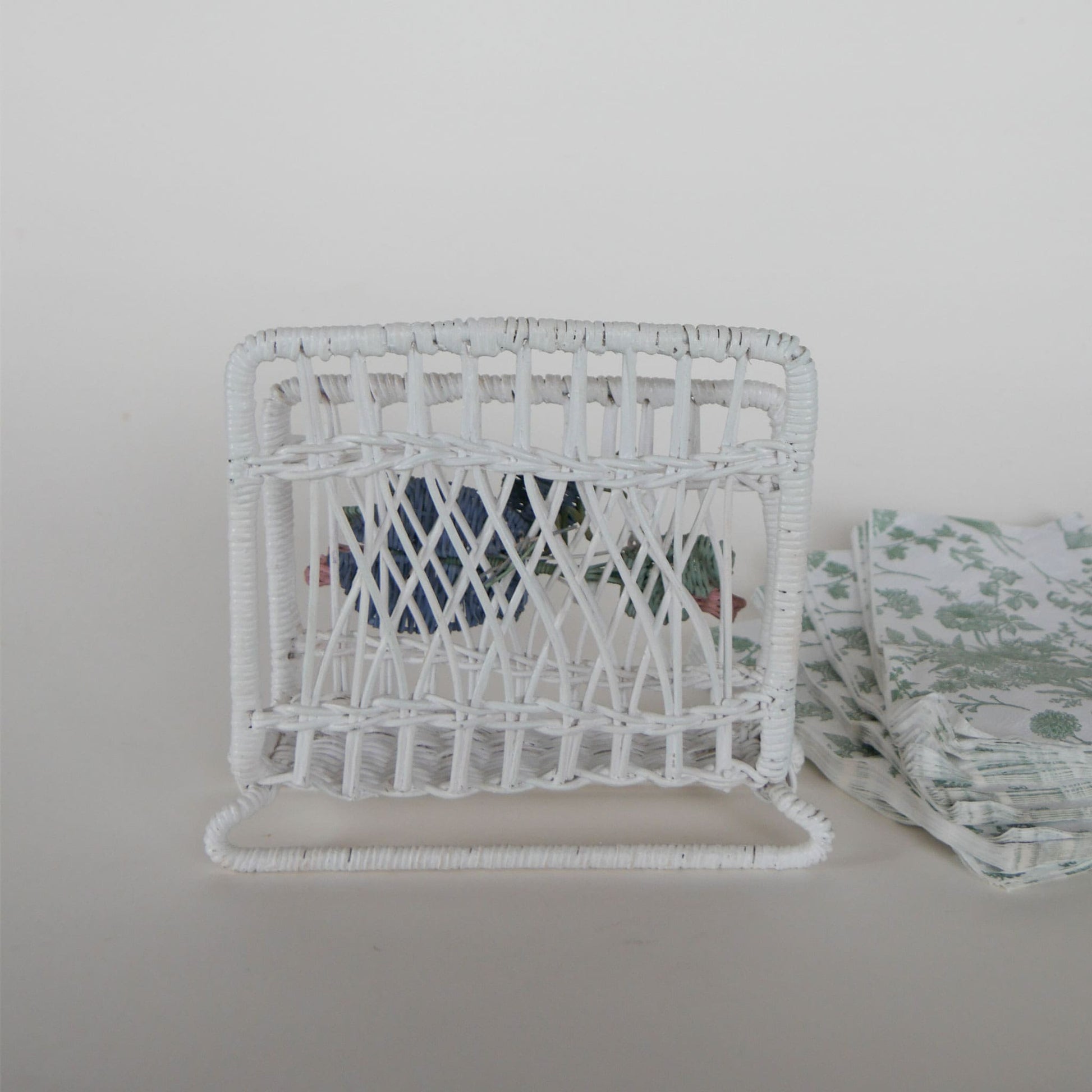Vintage White Wicker Napkin Holder, Vintage Wicker Napkin Holder, Vintage Napkin Holder, Vintage Cottagecore Decor