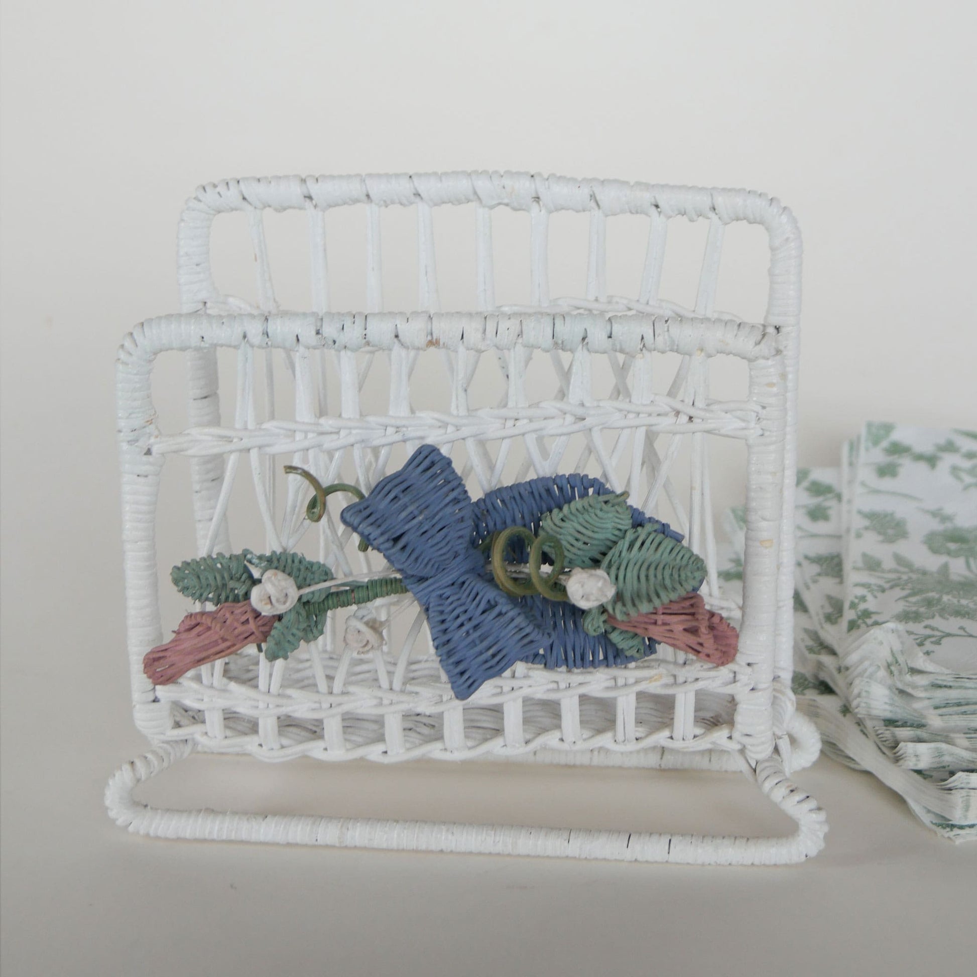 Vintage White Wicker Napkin Holder, Vintage Wicker Napkin Holder, Vintage Napkin Holder, Vintage Cottagecore Decor