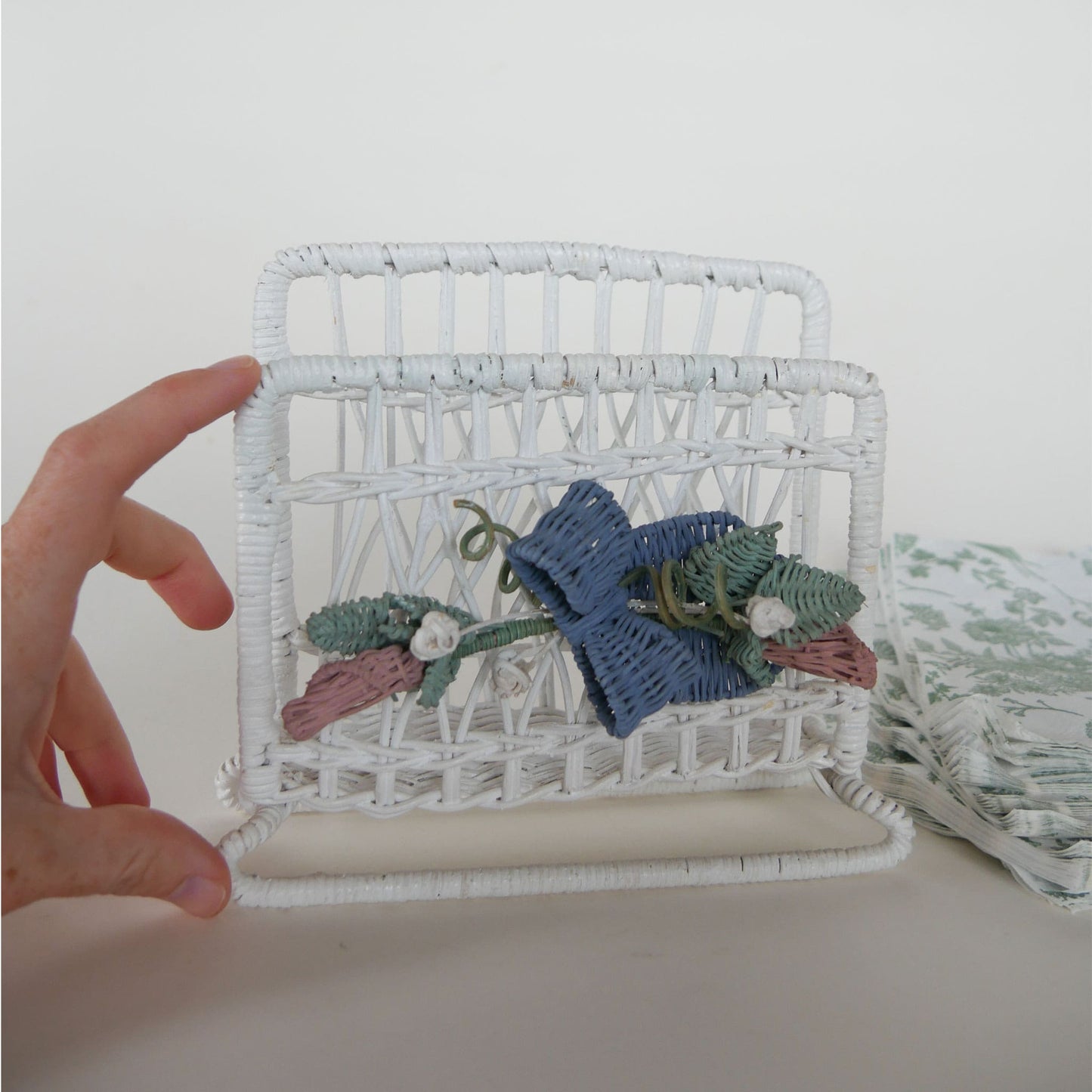 Vintage White Wicker Napkin Holder, Vintage Wicker Napkin Holder, Vintage Napkin Holder, Vintage Cottagecore Decor