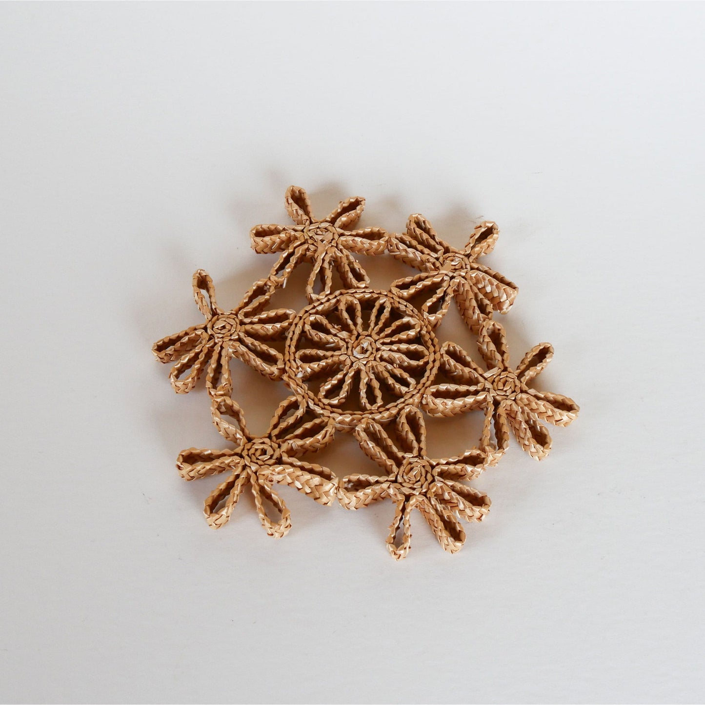Wicker Floral Shaped Trivet, Vintage Wicker Decor, Vintage Gallery Wall, Vintage Boho Wall, Vintage Boho Wicker, Boho Wicker Decor, Vintage Raffia Trivet