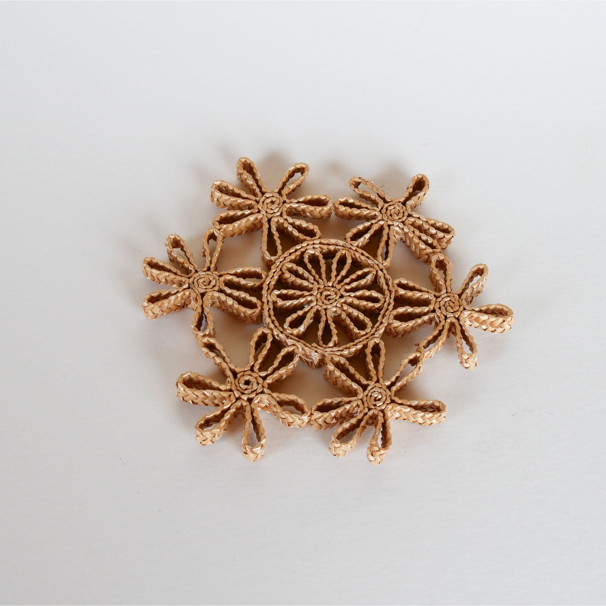 Wicker Floral Shaped Trivet, Vintage Wicker Decor, Vintage Gallery Wall, Vintage Boho Wall, Vintage Boho Wicker, Boho Wicker Decor, Vintage Raffia Trivet