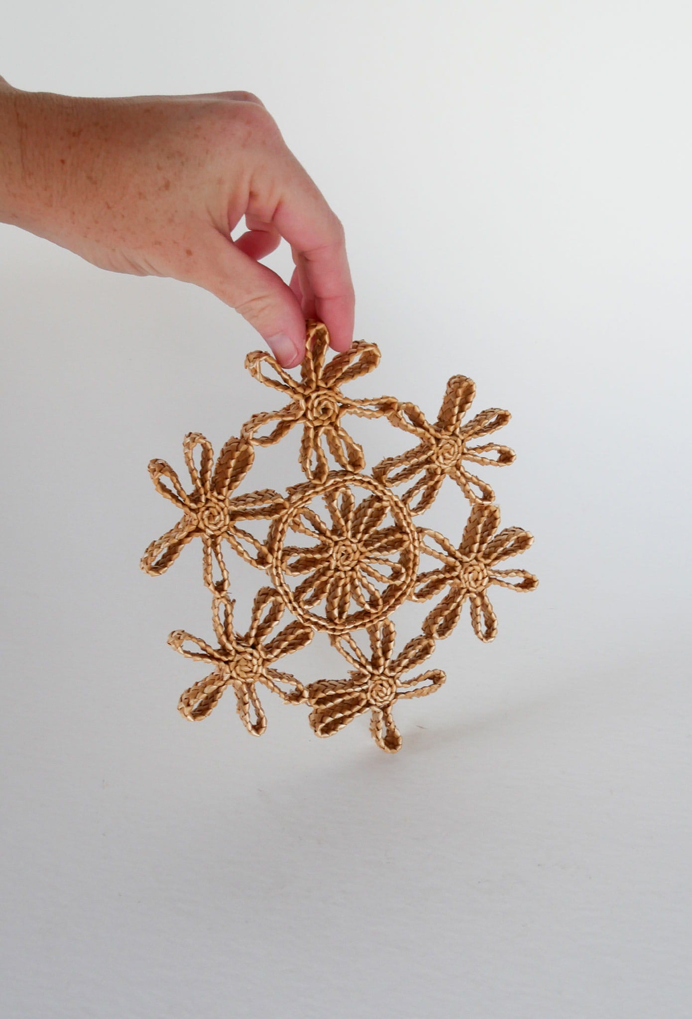Wicker Floral Shaped Trivet, Vintage Wicker Decor, Vintage Gallery Wall, Vintage Boho Wall, Vintage Boho Wicker, Boho Wicker Decor, Vintage Raffia Trivet