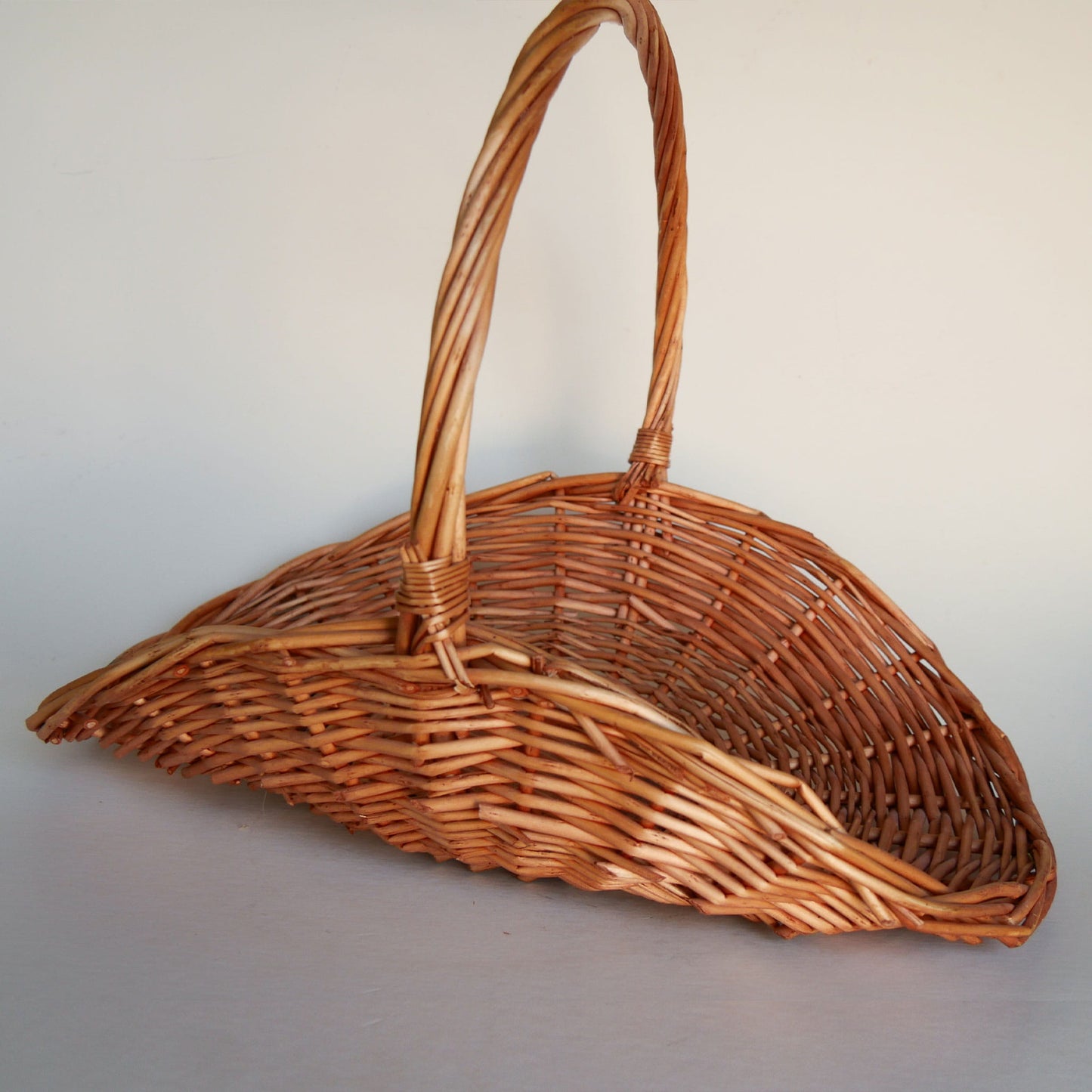Large European Country Style Gathering Basket, Vintage Gathering Basket, Vintage Flower Basket, Vintage Harvest Basket, Farmhouse Baskets