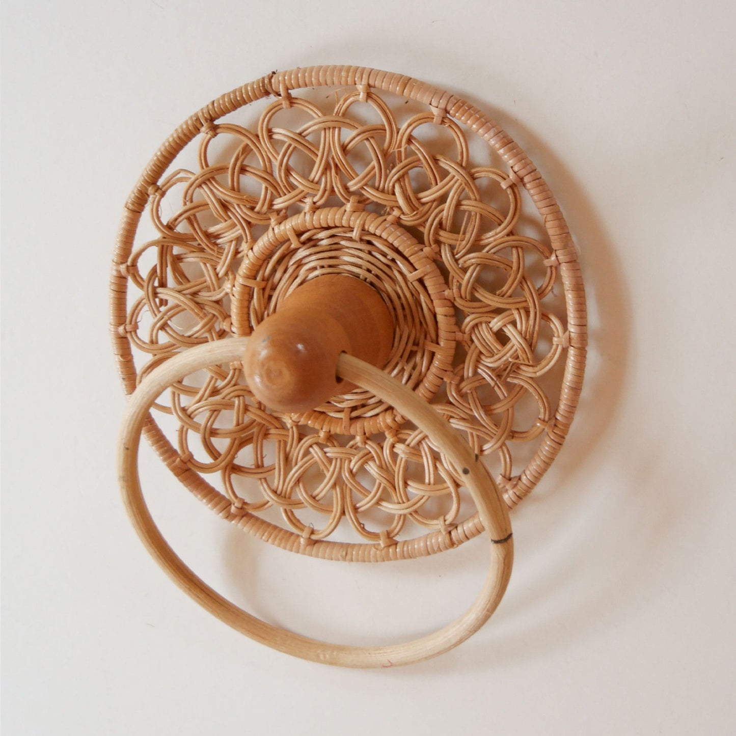 Vintage Wicker Towel Holder, Midcentury Wicker Towel Holder, VIntage COttage Wicker Towel Holder, Vintage Wicker Basket Decor