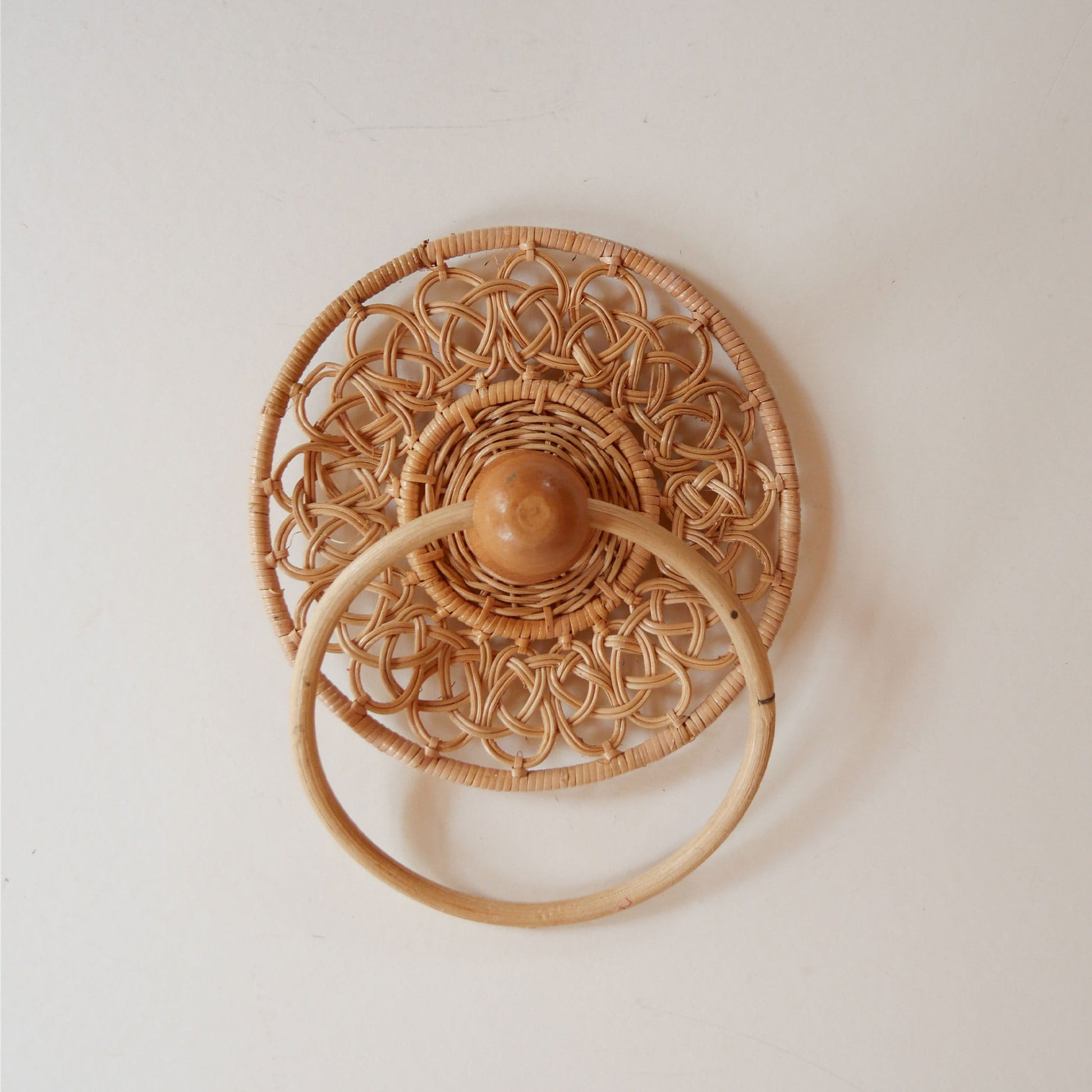 Vintage Wicker Towel Holder, Midcentury Wicker Towel Holder, VIntage COttage Wicker Towel Holder, Vintage Wicker Basket Decor