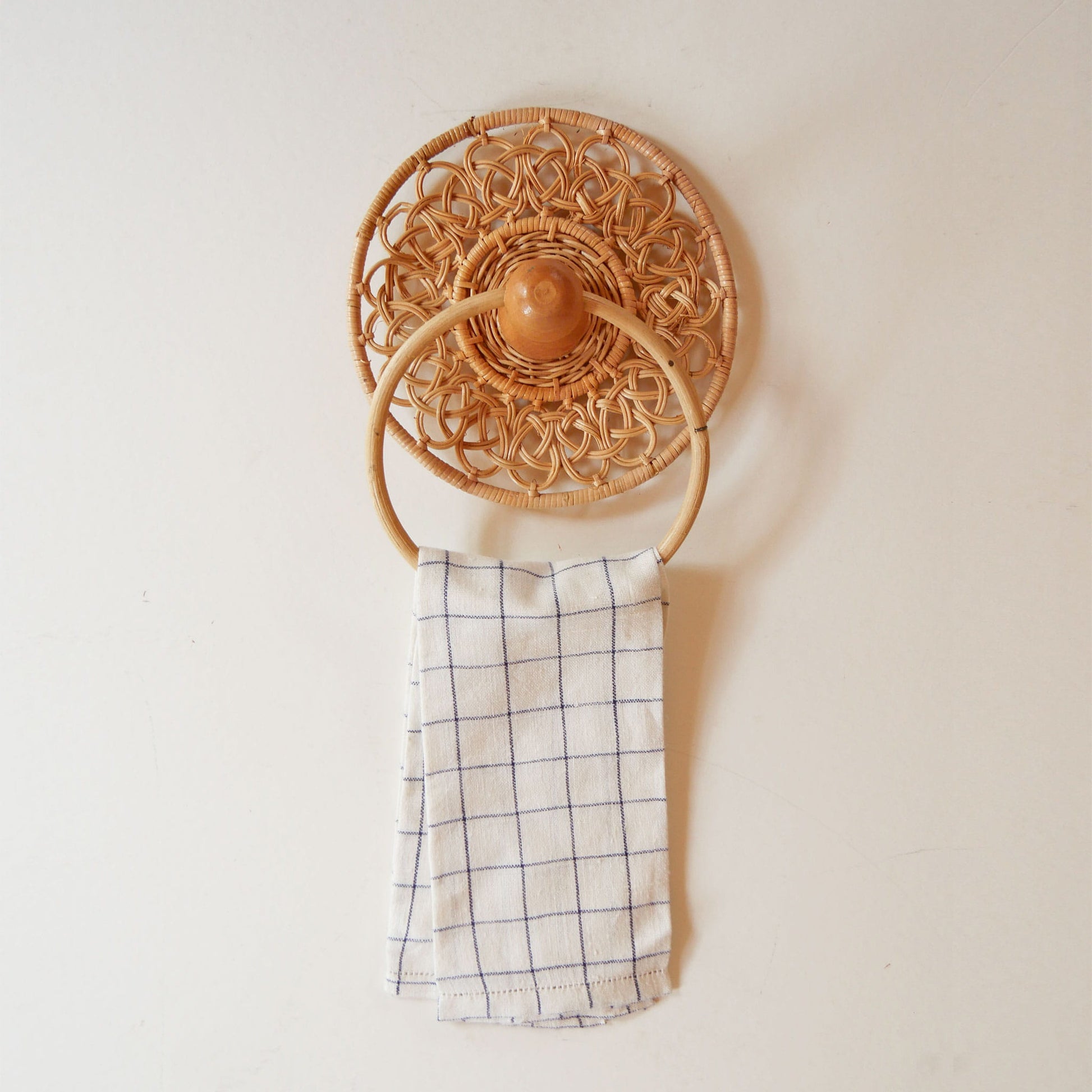 Vintage Wicker Towel Holder, Midcentury Wicker Towel Holder, VIntage COttage Wicker Towel Holder, Vintage Wicker Basket Decor