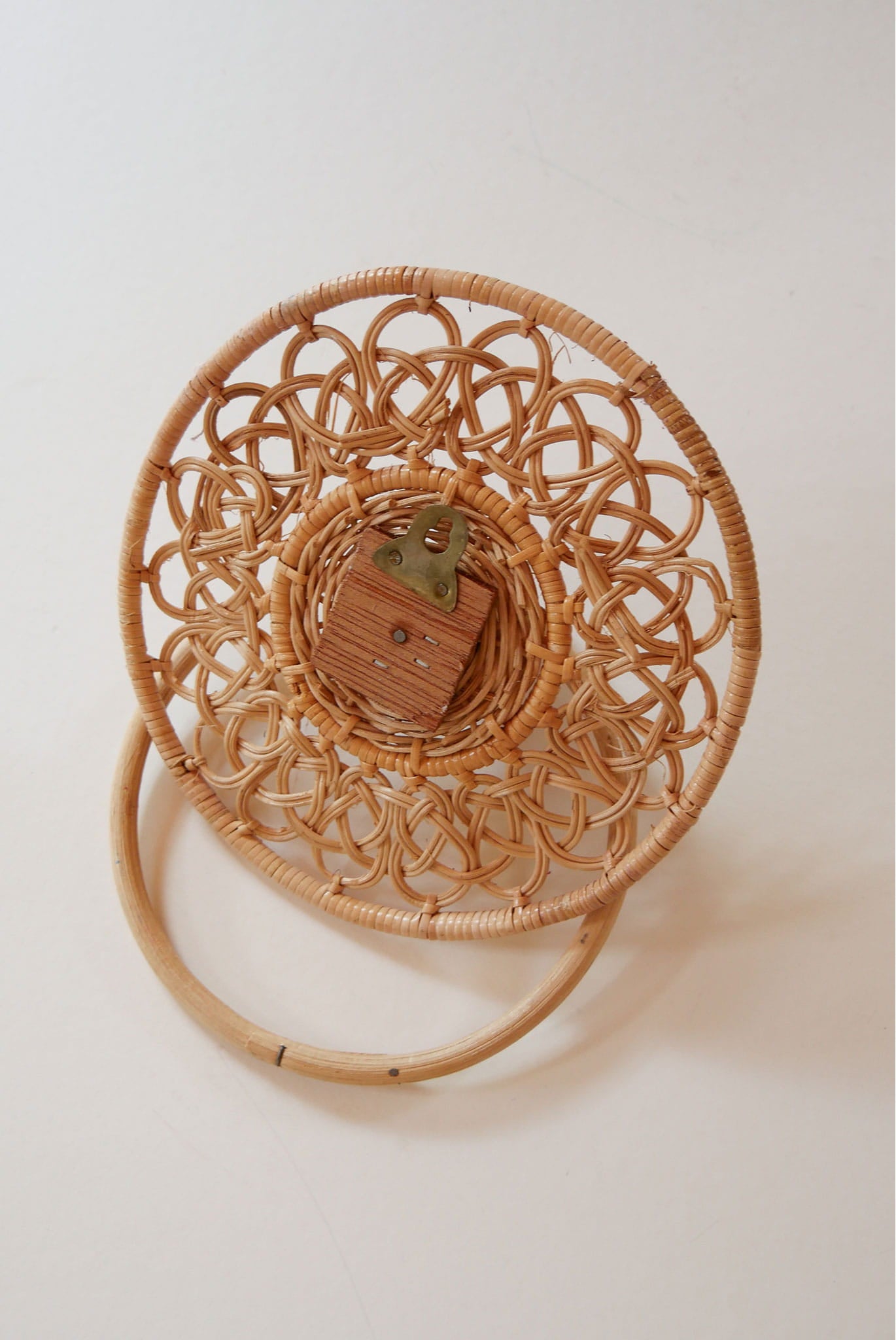Vintage Wicker Towel Holder, Midcentury Wicker Towel Holder, VIntage COttage Wicker Towel Holder, Vintage Wicker Basket Decor