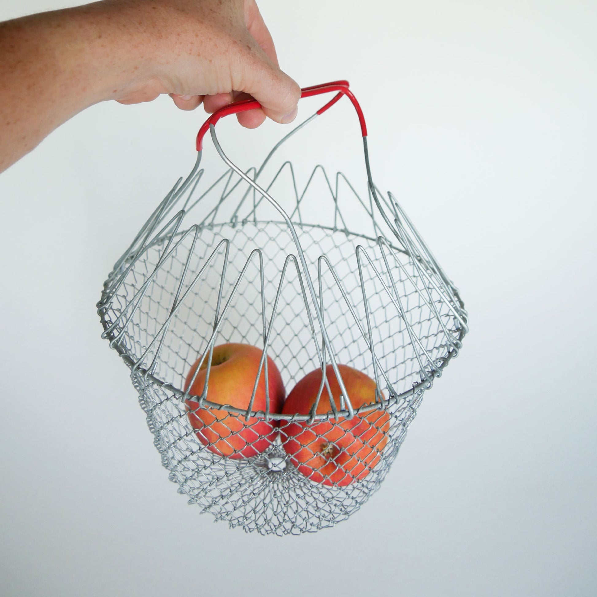 Vintage Wire Mesh Collapsible Basket with Red Handles, Vintage Farmhouse Kitchen Decor, Vintage Kitchen Decor, Vintage Wire Basket with Handle