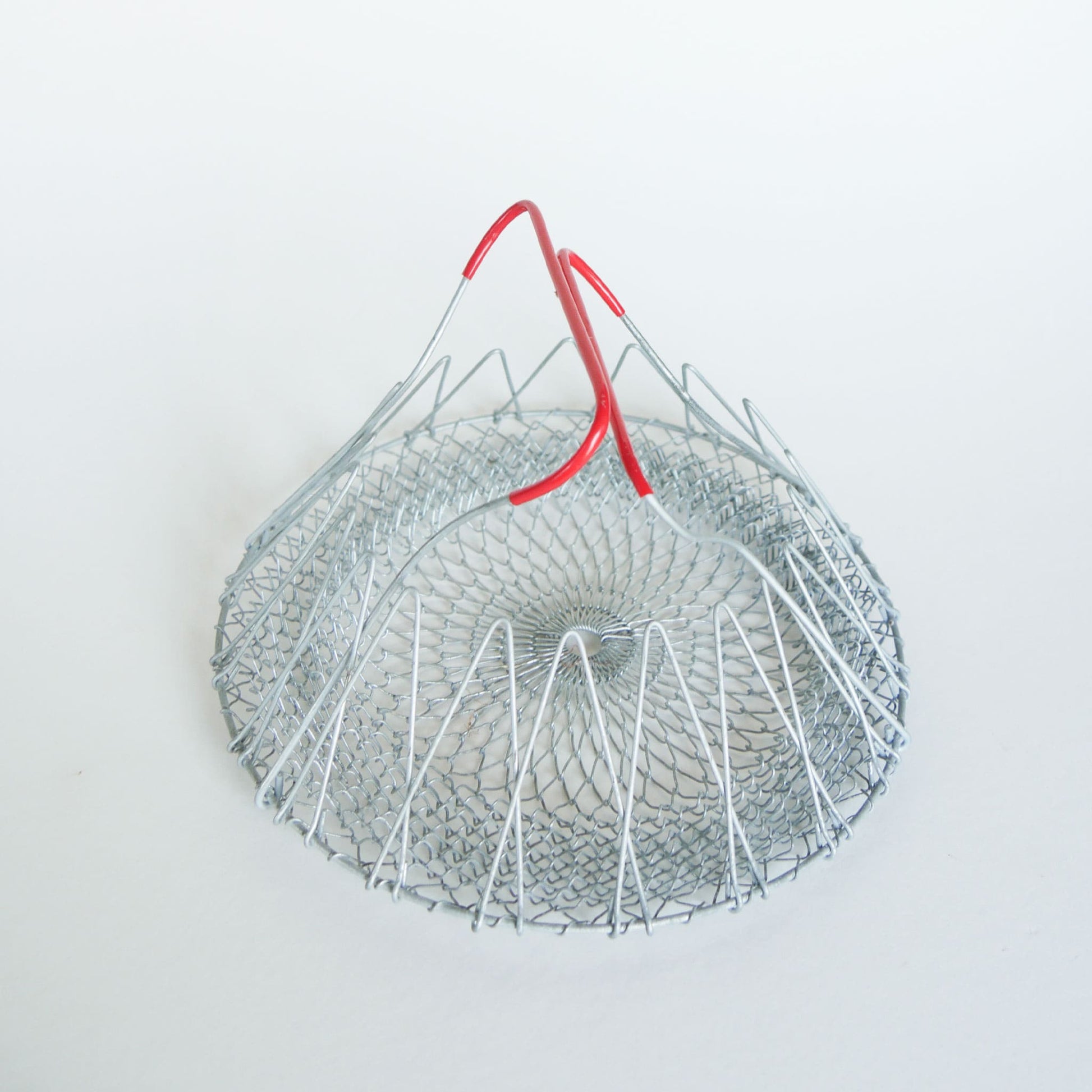 Vintage Wire Mesh Collapsible Basket with Red Handles, Vintage Farmhouse Kitchen Decor, Vintage Kitchen Decor, Vintage Wire Basket with Handle