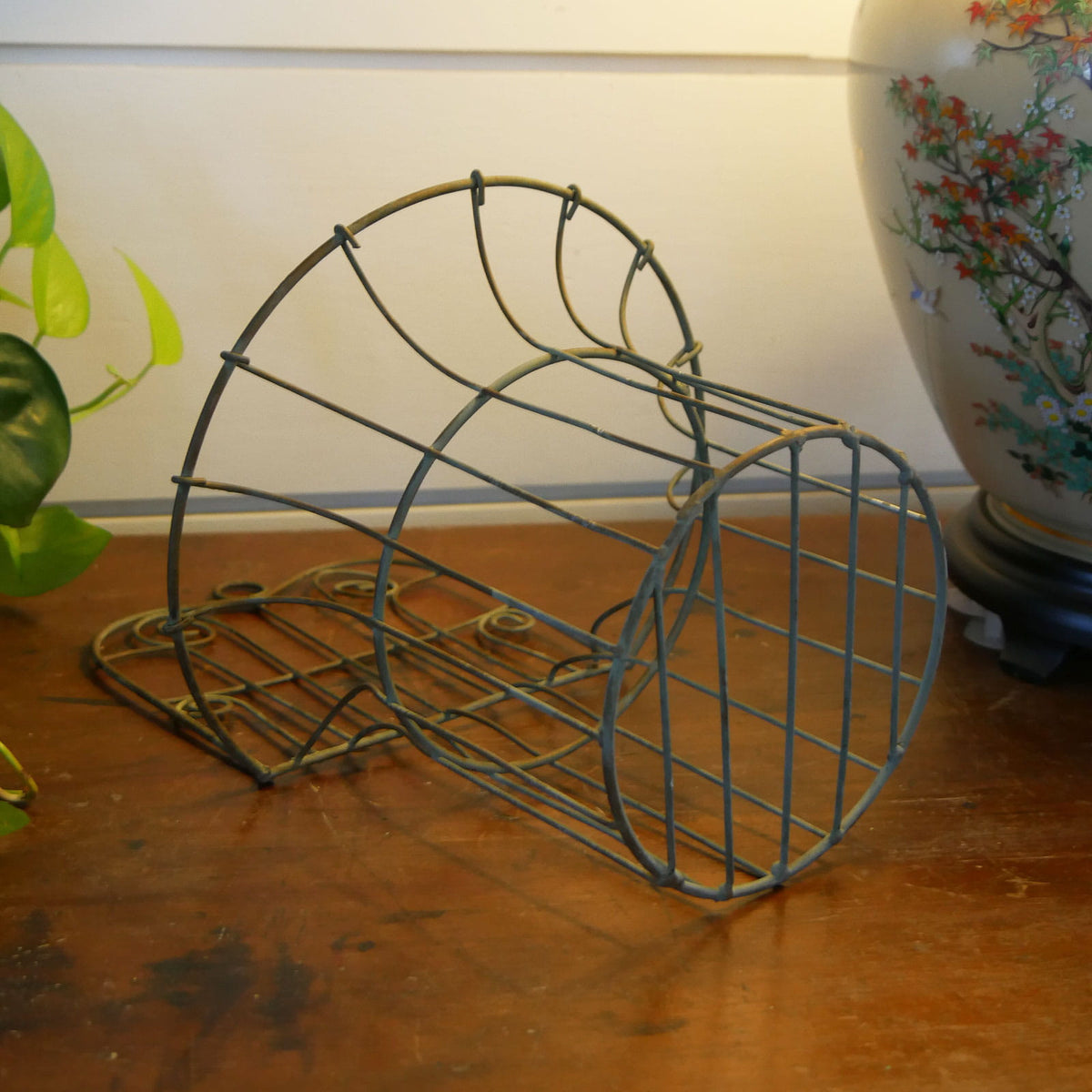 Wire Wall Mounted Plant Holder, Vintage Plant Hanger, VIntage Wire Plant Holder, Wire Wall Plant Hanger