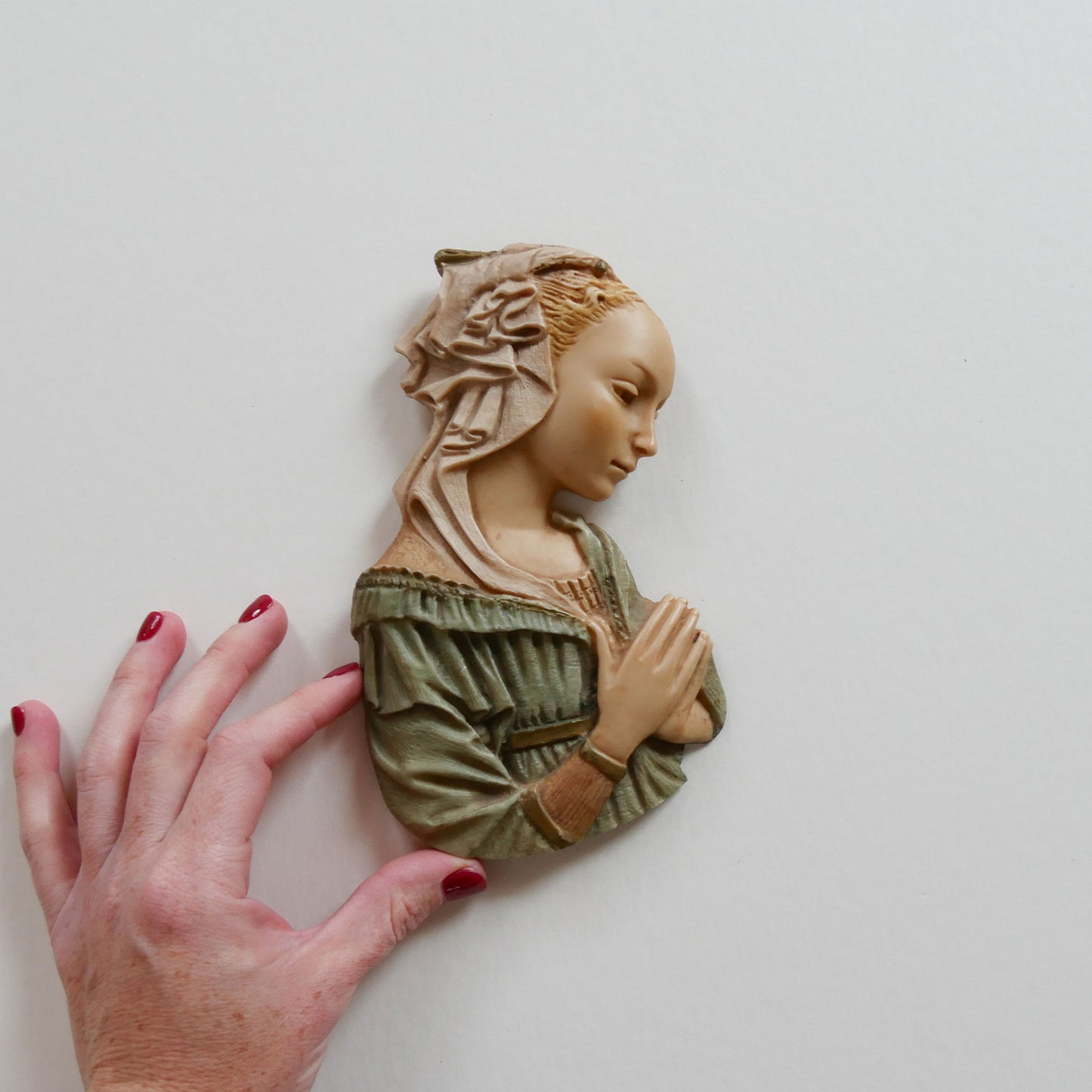 Praying Woman Wall Plaque, Vinatge Resin Plaque, Vintage Religious Plaque Woman Praying, Vintage Home Decor