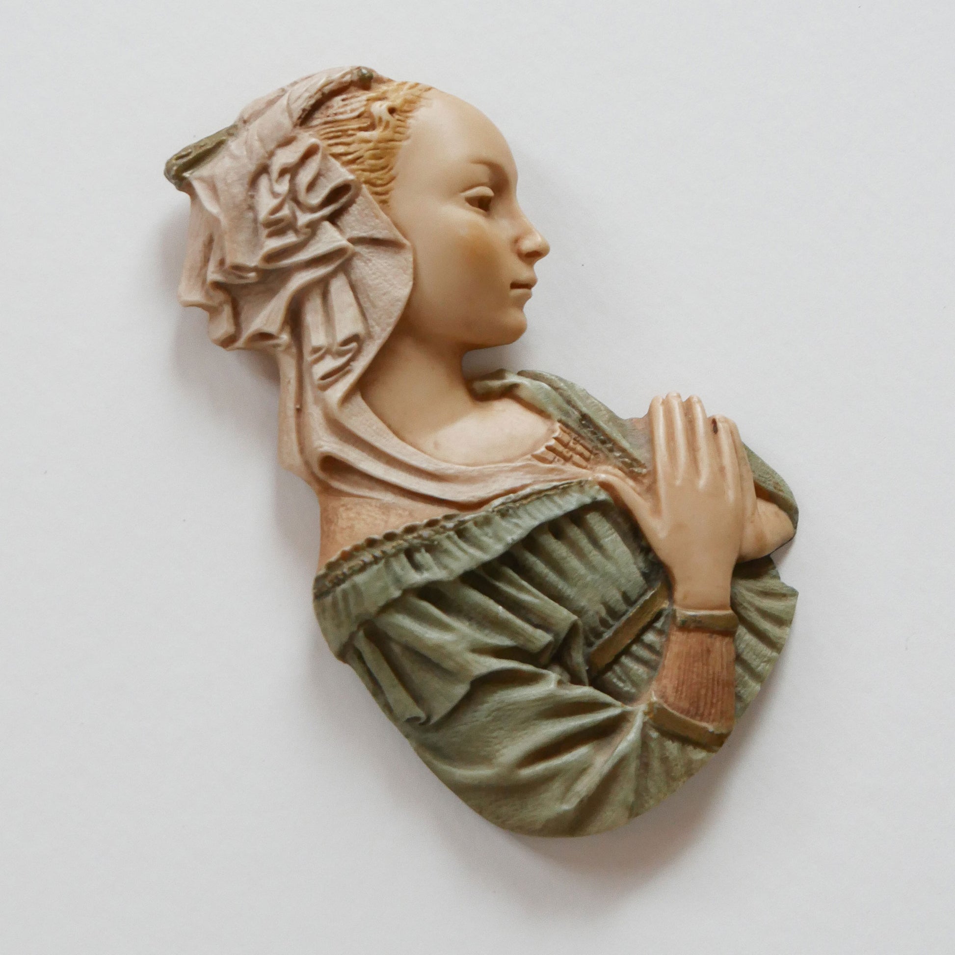 Praying Woman Wall Plaque, Vinatge Resin Plaque, Vintage Religious Plaque Woman Praying, Vintage Home Decor