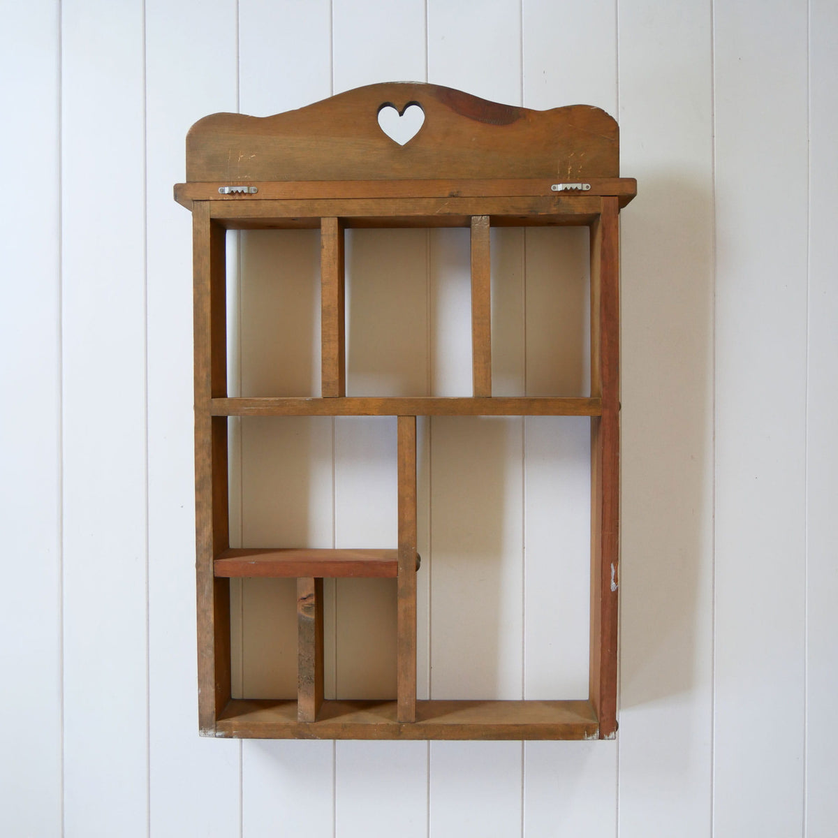 Vintage Wood Heart CUt Out Shelf, Vintage Wood Compartment Shelf, Vintage Heart Shaped Wood Wall Shelf, Vintage COttagecore Wall Shelf, Vintage Nursery Wall Decor, Vintage Girls Nursery Wall Decor, Vintage Home Decor