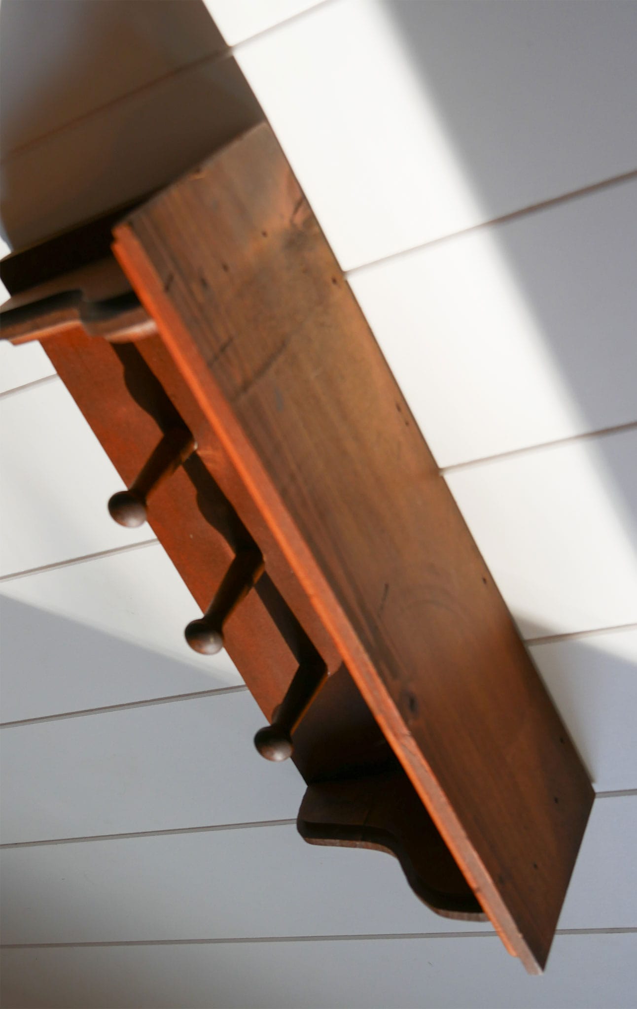 Vintage Wood Wall Shelf with Peg Hooks, Farmhouse Peg Hook Shelf, Vintage Peg Hook Shelf