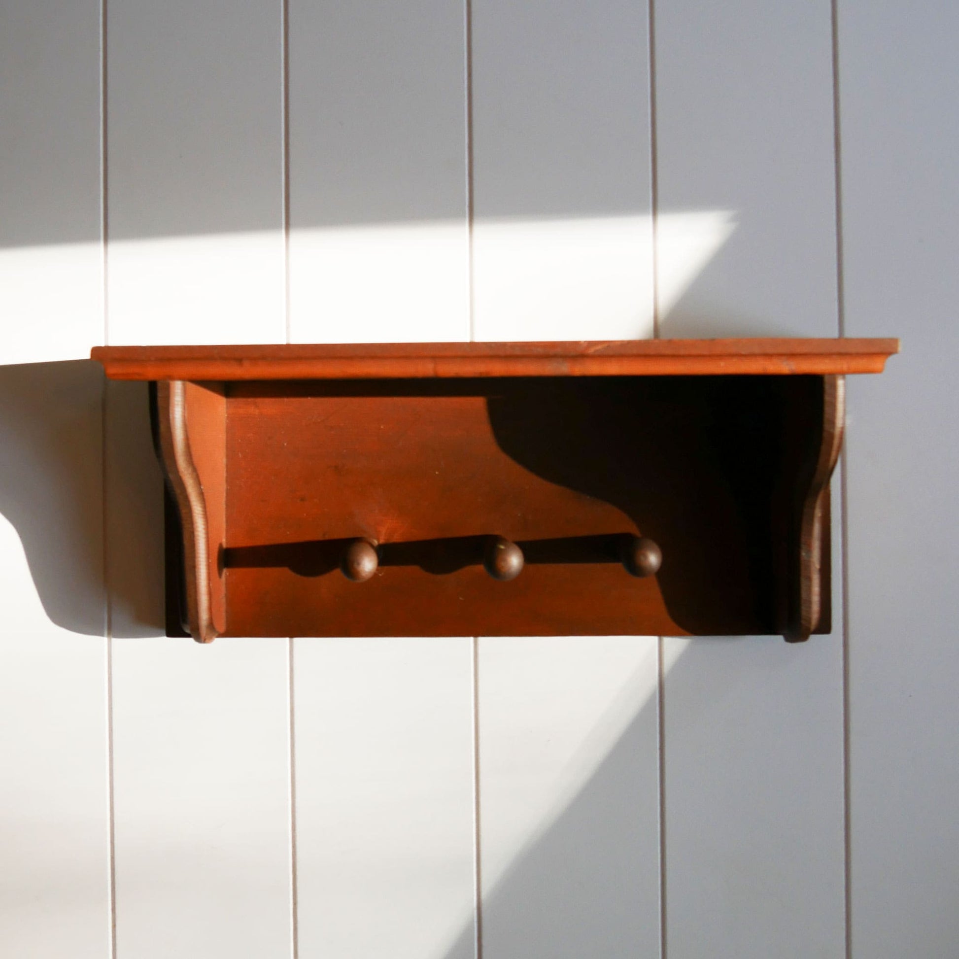 Vintage Wood Wall Shelf with Peg Hooks, Farmhouse Peg Hook Shelf, Vintage Peg Hook Shelf
