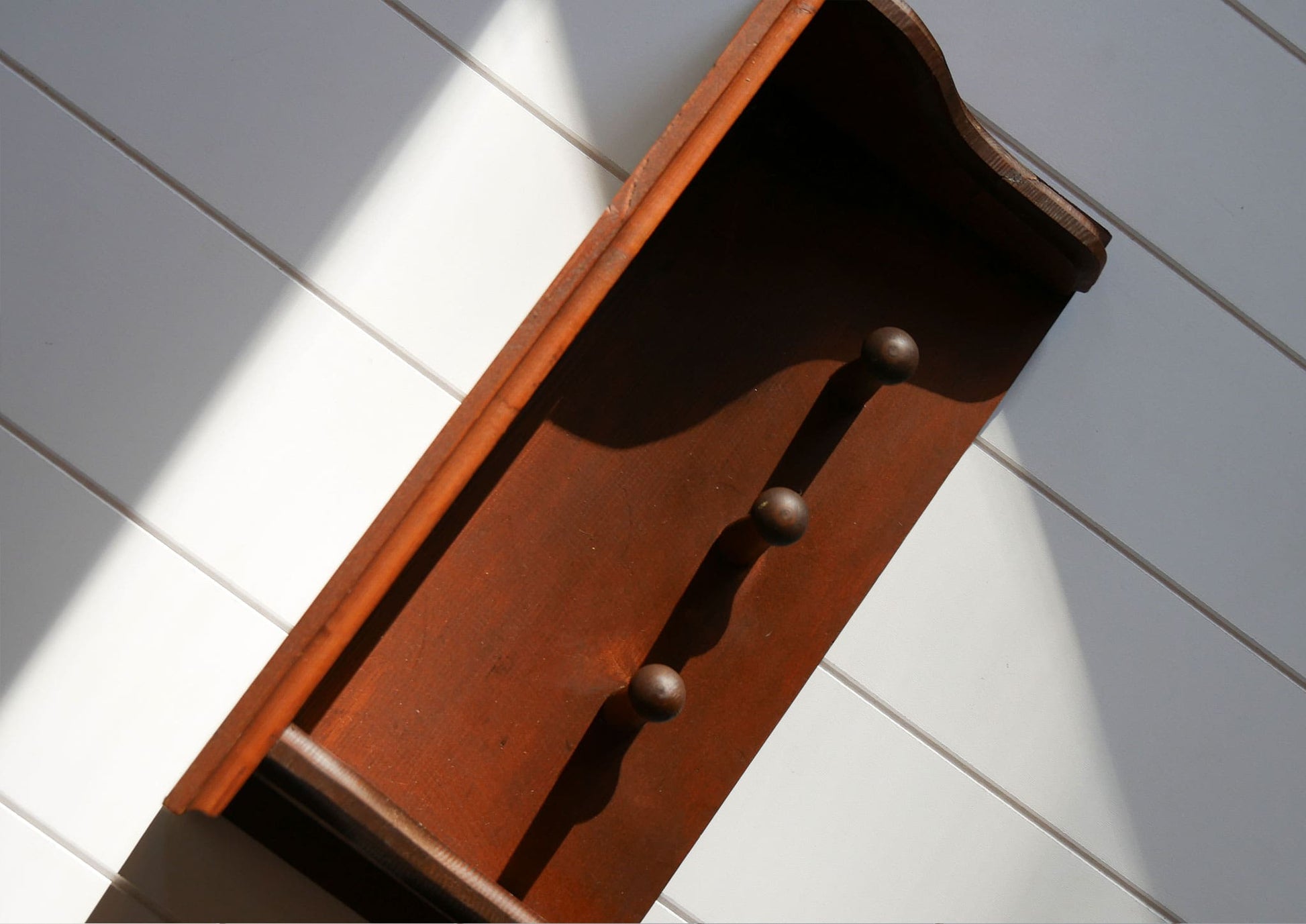 Vintage Wood Wall Shelf with Peg Hooks, Farmhouse Peg Hook Shelf, Vintage Peg Hook Shelf