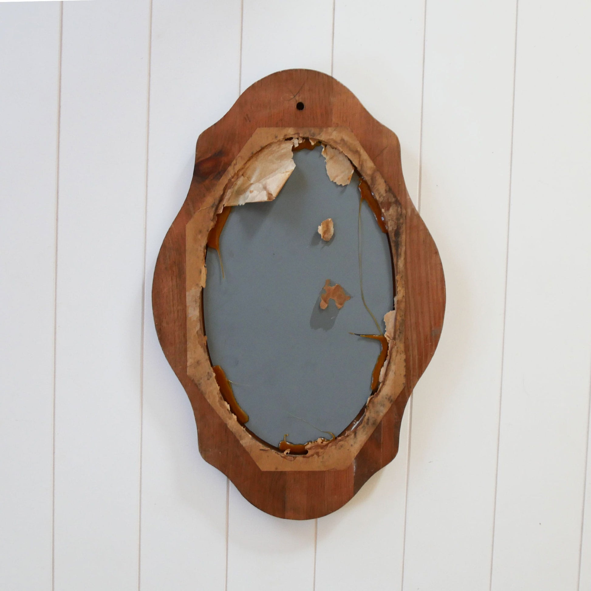 Vintage Wood Framed Oval Mirror, Vintage Wood Mirror, Vintage Scalloped Wood Mirror, Vintage Wall Decor, Vintage home Decor