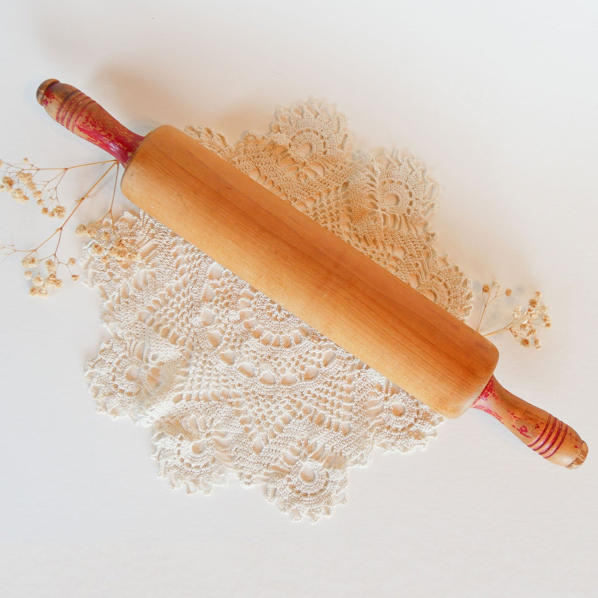 Vintage 18in Wooden Rolling Pin with Chippy Red Handles Vintage Farmhouse Rolling Pin Vintage Farmhouse Kitchen Decor Vintage Kitchen Decor
