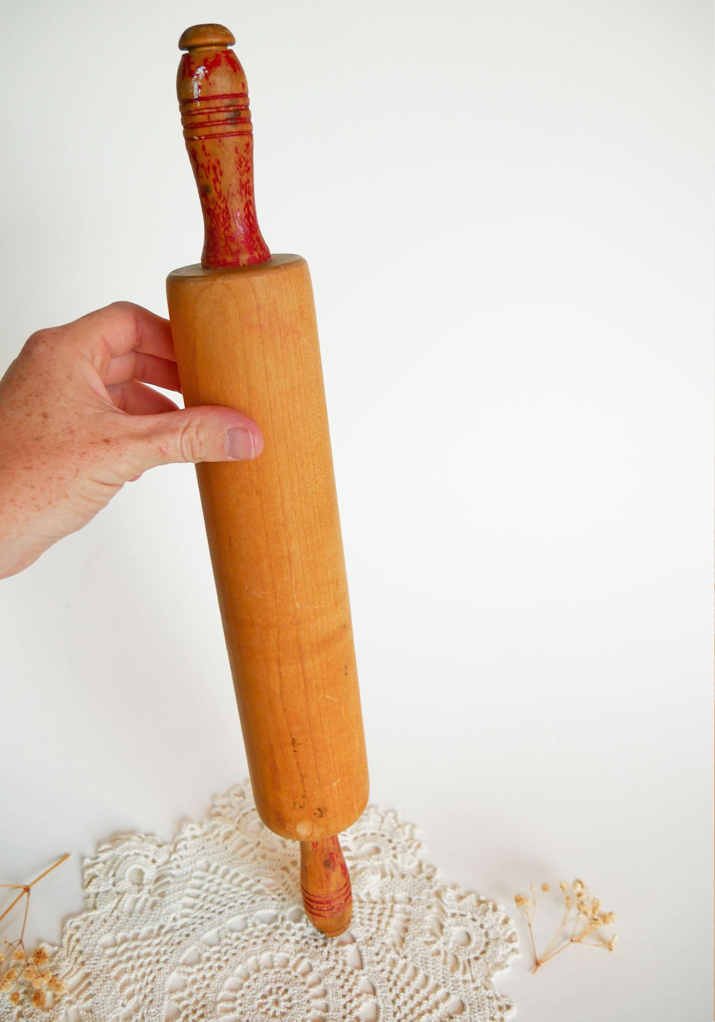 Vintage 18in Wooden Rolling Pin with Chippy Red Handles Vintage Farmhouse Rolling Pin Vintage Farmhouse Kitchen Decor Vintage Kitchen Decor