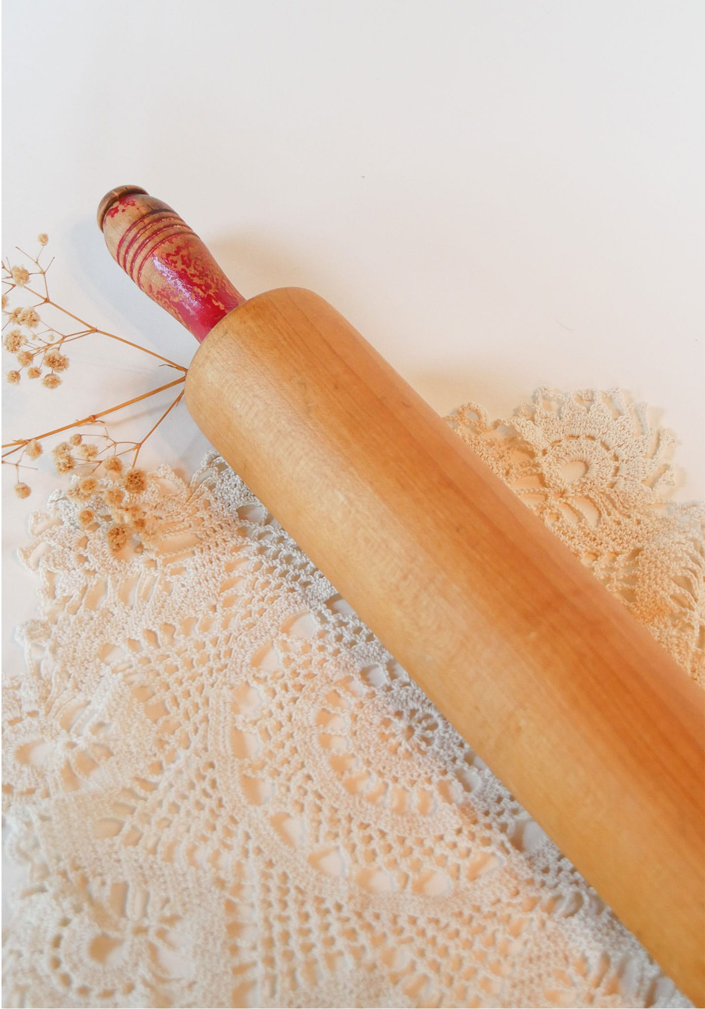 Vintage 18in Wooden Rolling Pin with Chippy Red Handles Vintage Farmhouse Rolling Pin Vintage Farmhouse Kitchen Decor Vintage Kitchen Decor