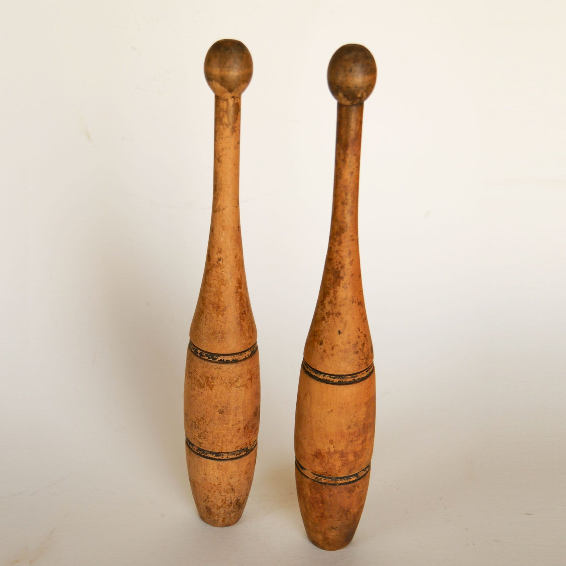 Pair of 1lb Antique Wooden Juggling Pins, Primitive Pins, Antique Wood Pins, Vintage Wood Jugging Pin, Primitive Kitchen Decor, Vintage Kitchen Decor